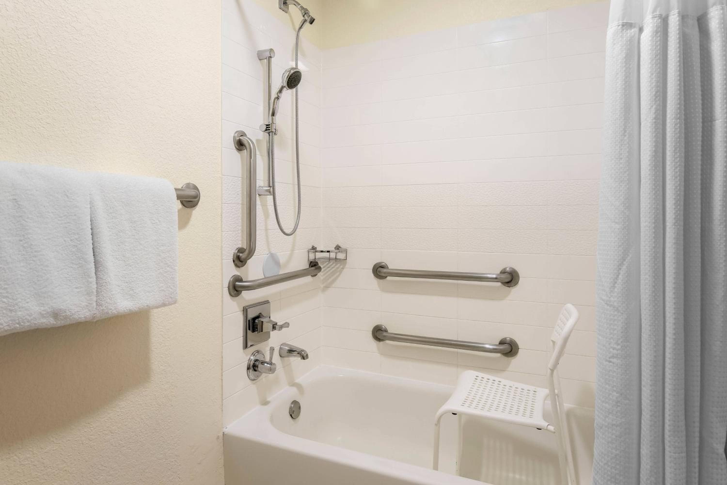 Fairfield Inn & Suites by Marriott Tampa Brandon — 12