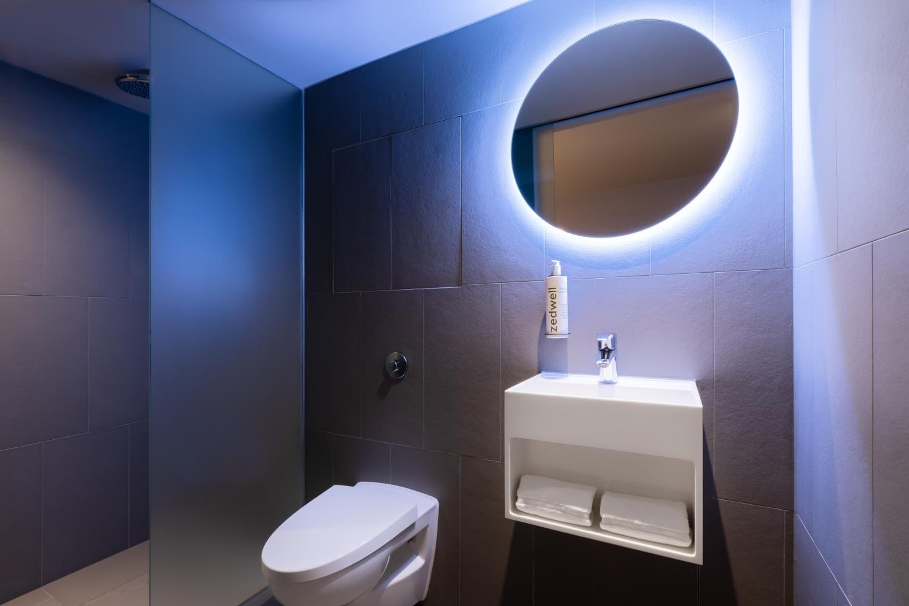 Zedwell Underground Hotel Tottenham Court Rd — 18