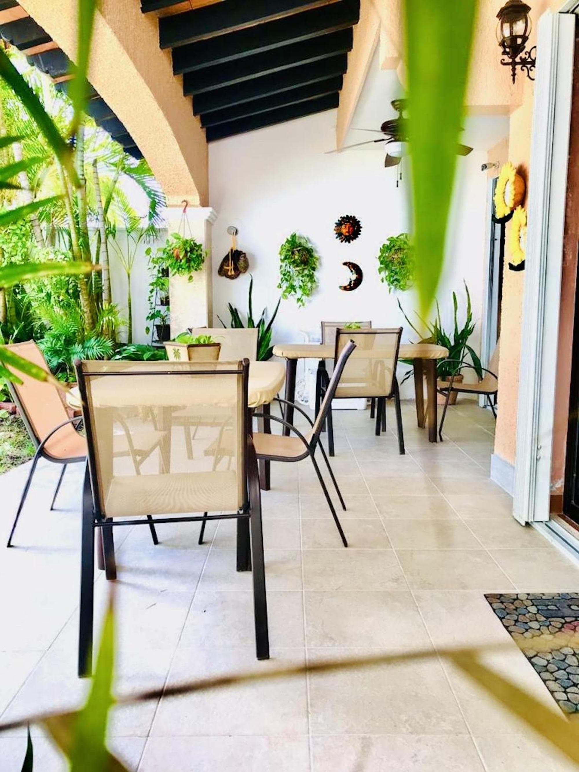 Magnifica Villa Palmeras luxurious 4 Br 6 Bds 4 Ba private pool lagoon front super fast Wifi — 11