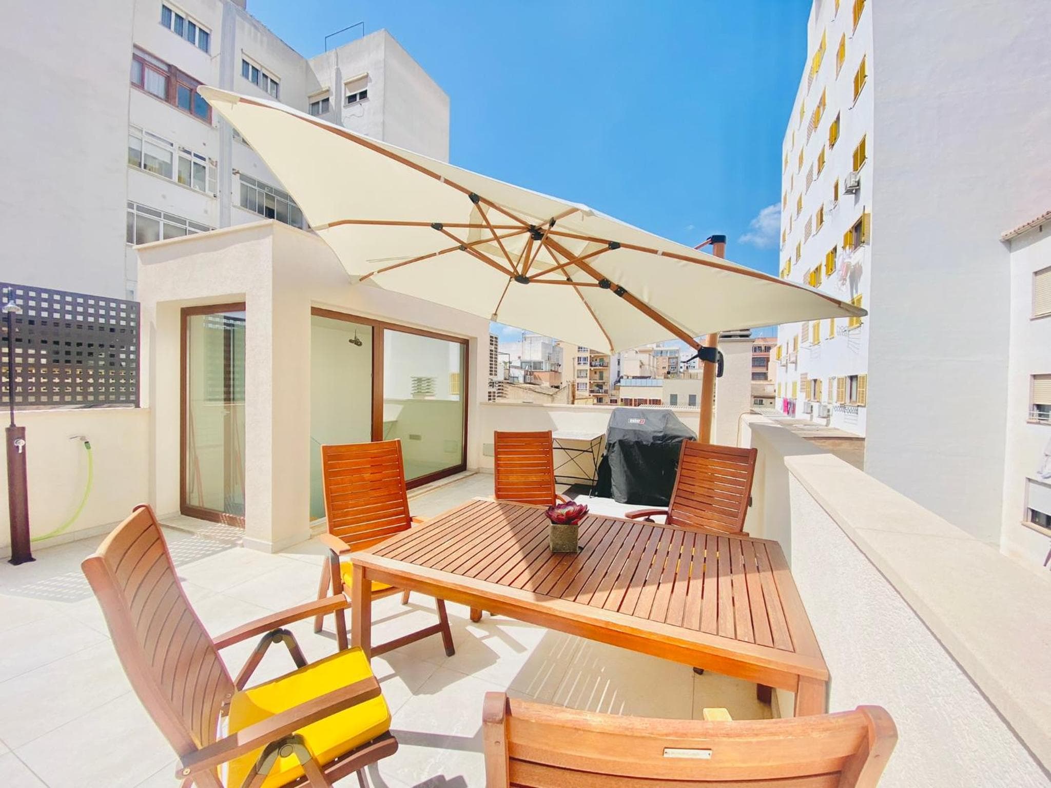 Hotel-Apartamento con gran terraza — 1