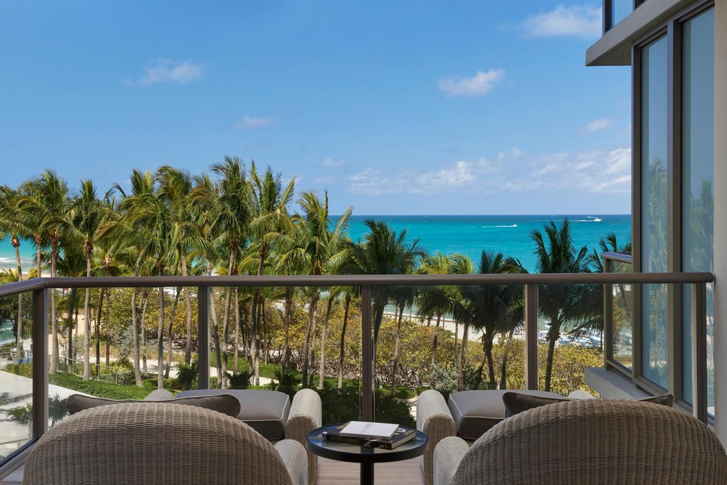 Das St. Regis Bal Harbour Resort — 4