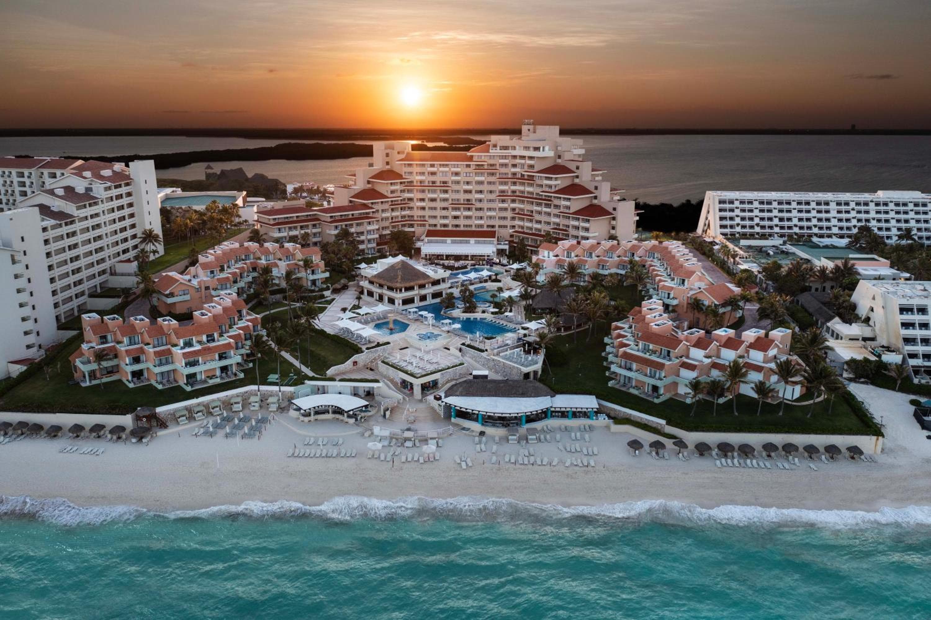 Wyndham Grand Cancun All Inclusive Resort & Villas — 8
