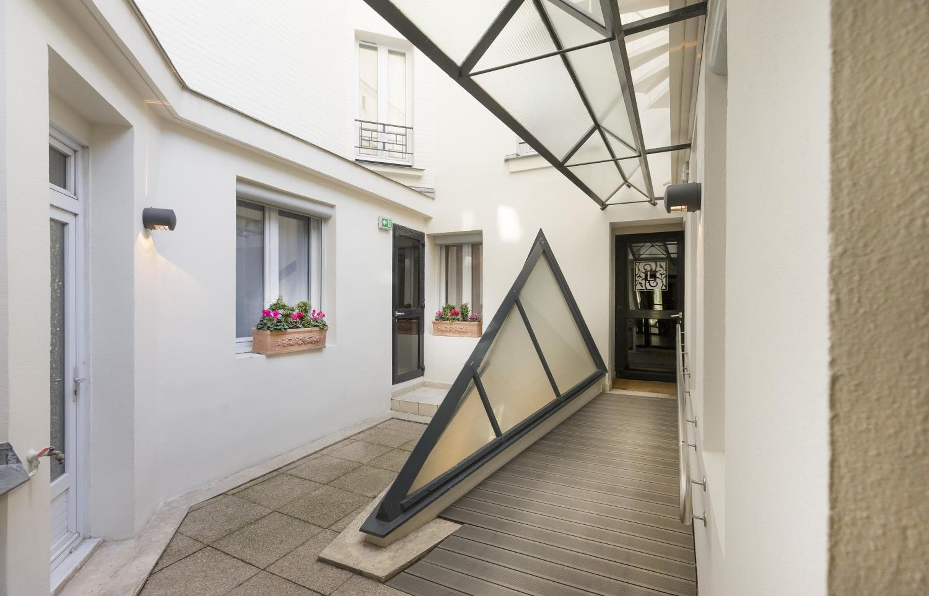 Libertel Canal Saint Martin — 8