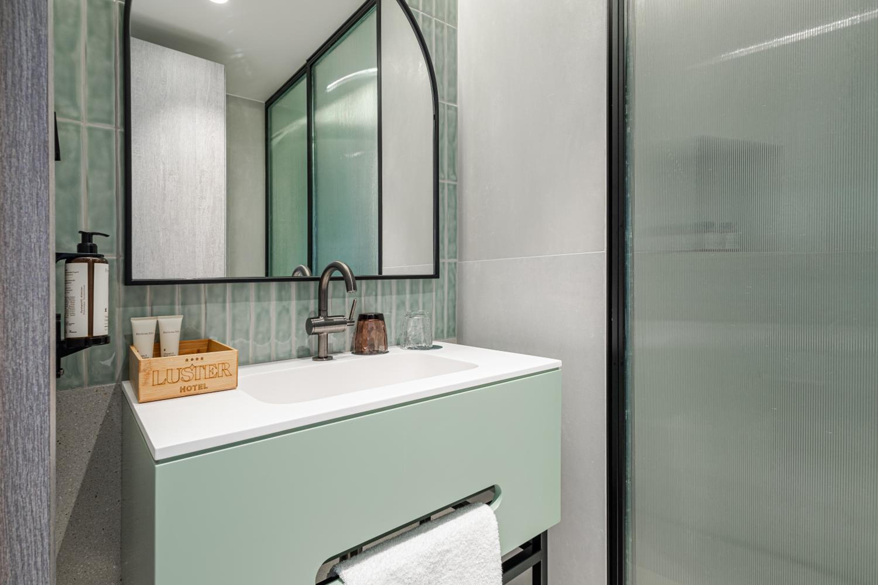 LUSTER Hotel — 28