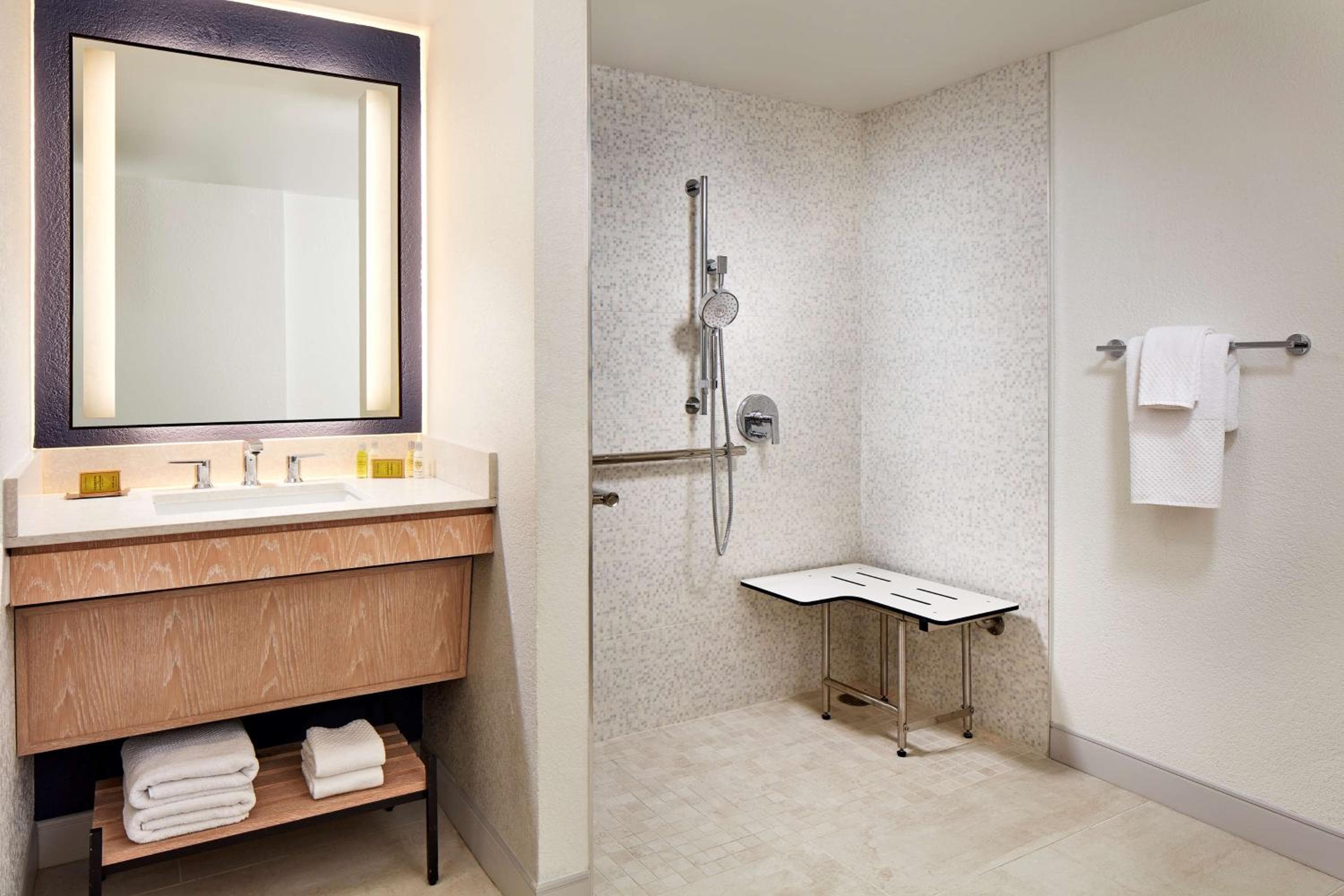 Hotel MDR Marina del Rey- a DoubleTree by Hilton — 5