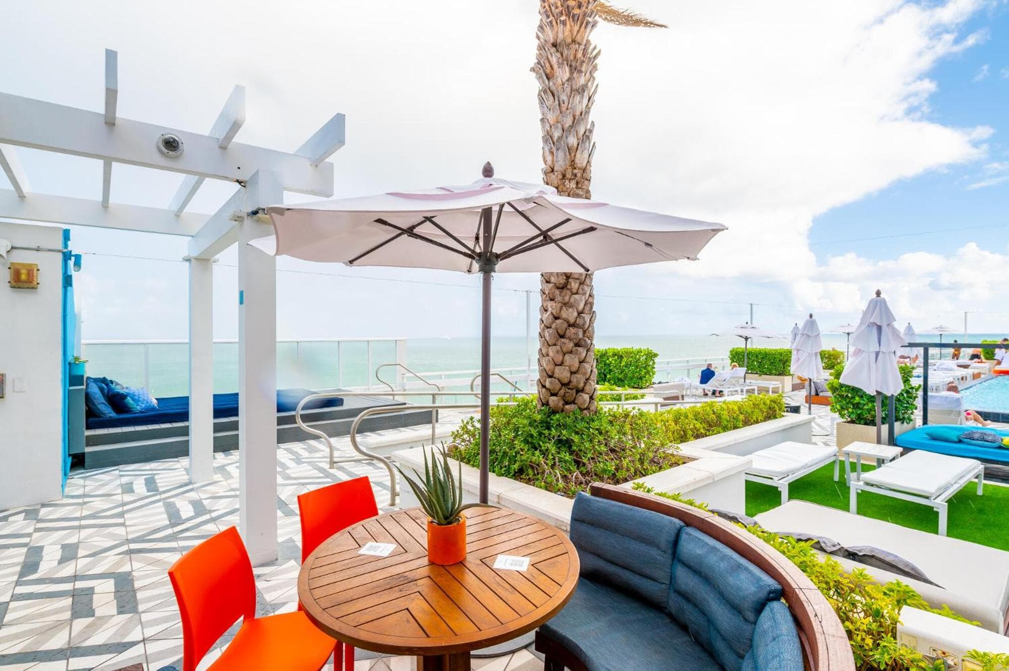 Beachfront Luxury 2BR 2BA, Sleeps 6, Resort Access - Horizon by HomeStakes — 17
