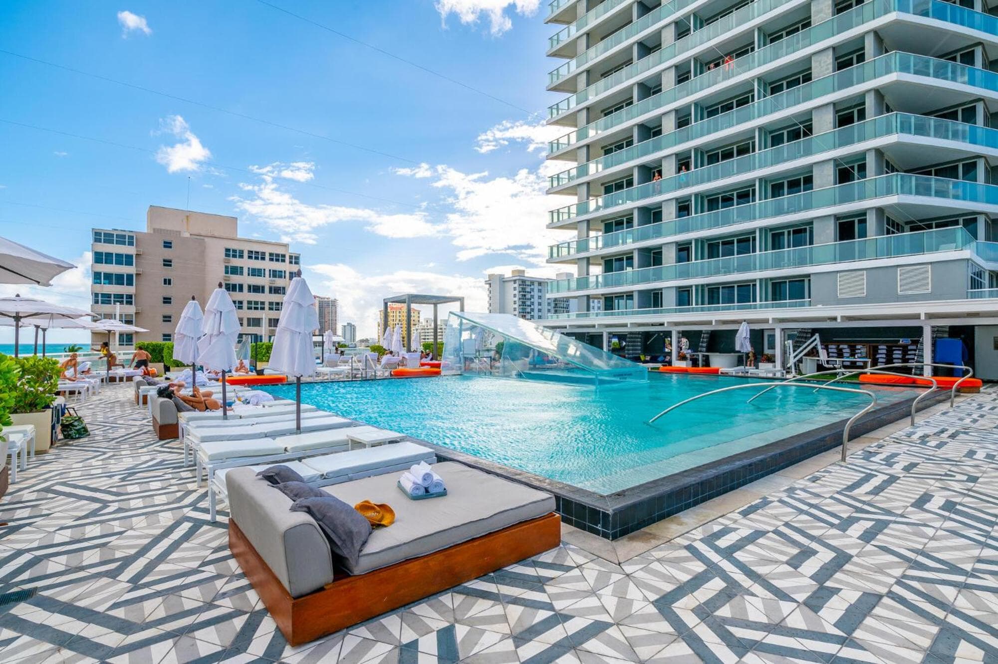 Beachfront Luxury 2BR 2BA, Sleeps 6, Resort Access - Horizon by HomeStakes — 11