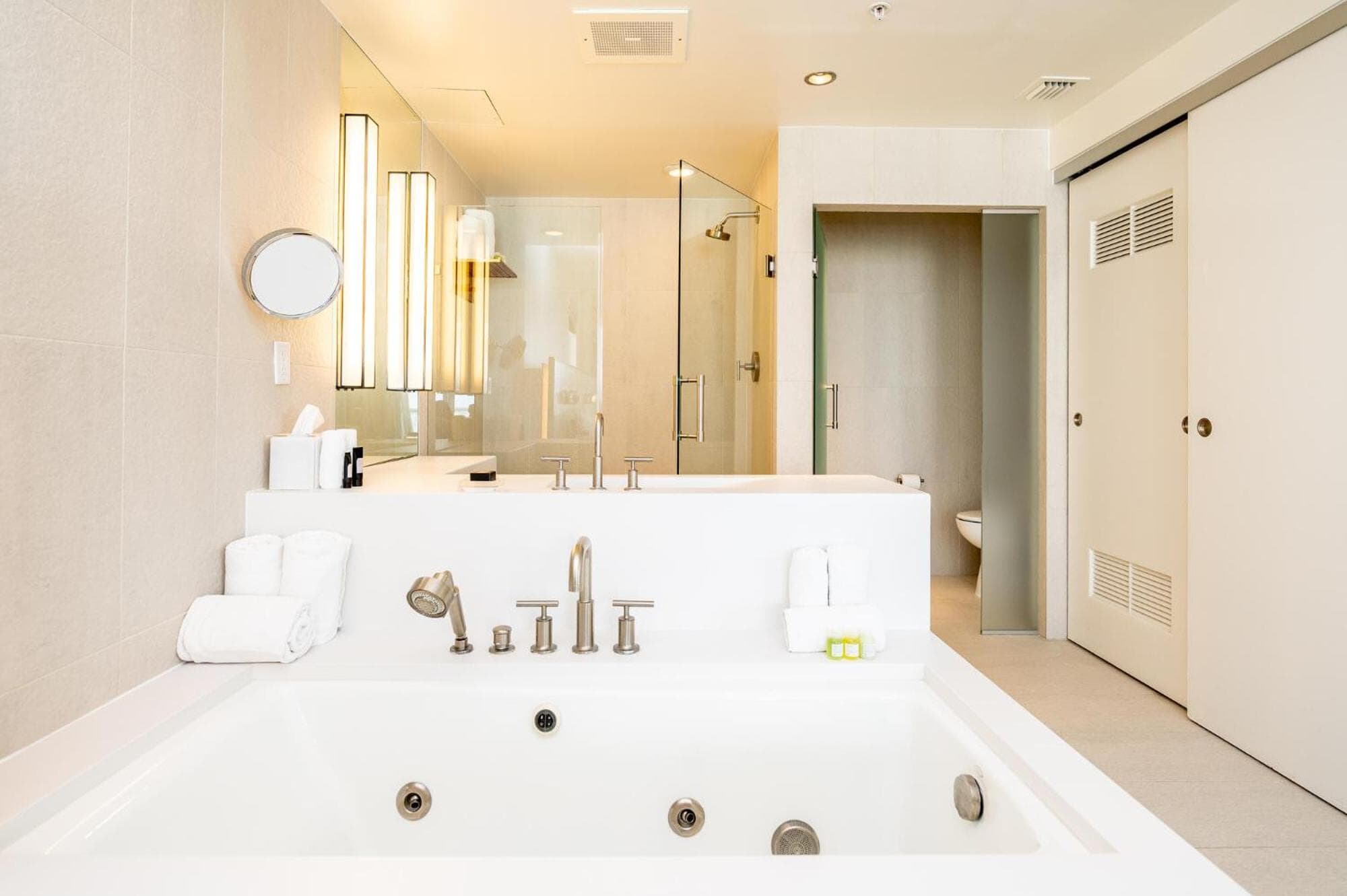 Beachfront Luxury 2BR 2BA, Sleeps 6, Resort Access - Horizon by HomeStakes — 22