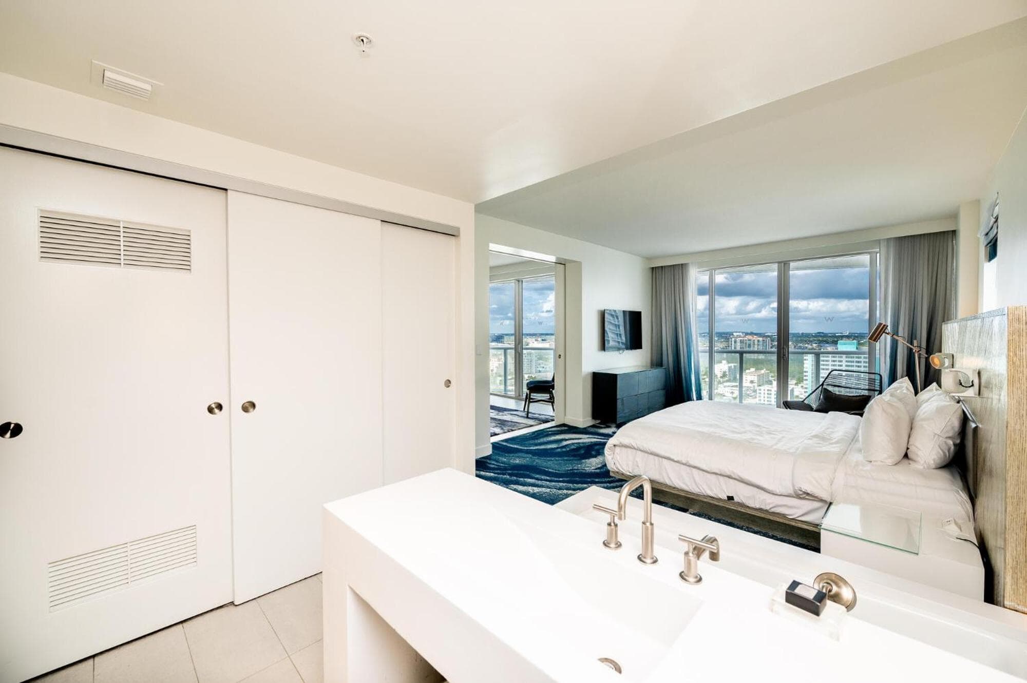 High Floor Luxury 2BR 2BA, Sleeps 6, Resort Access - Horizon by HomeStakes Stays — 24