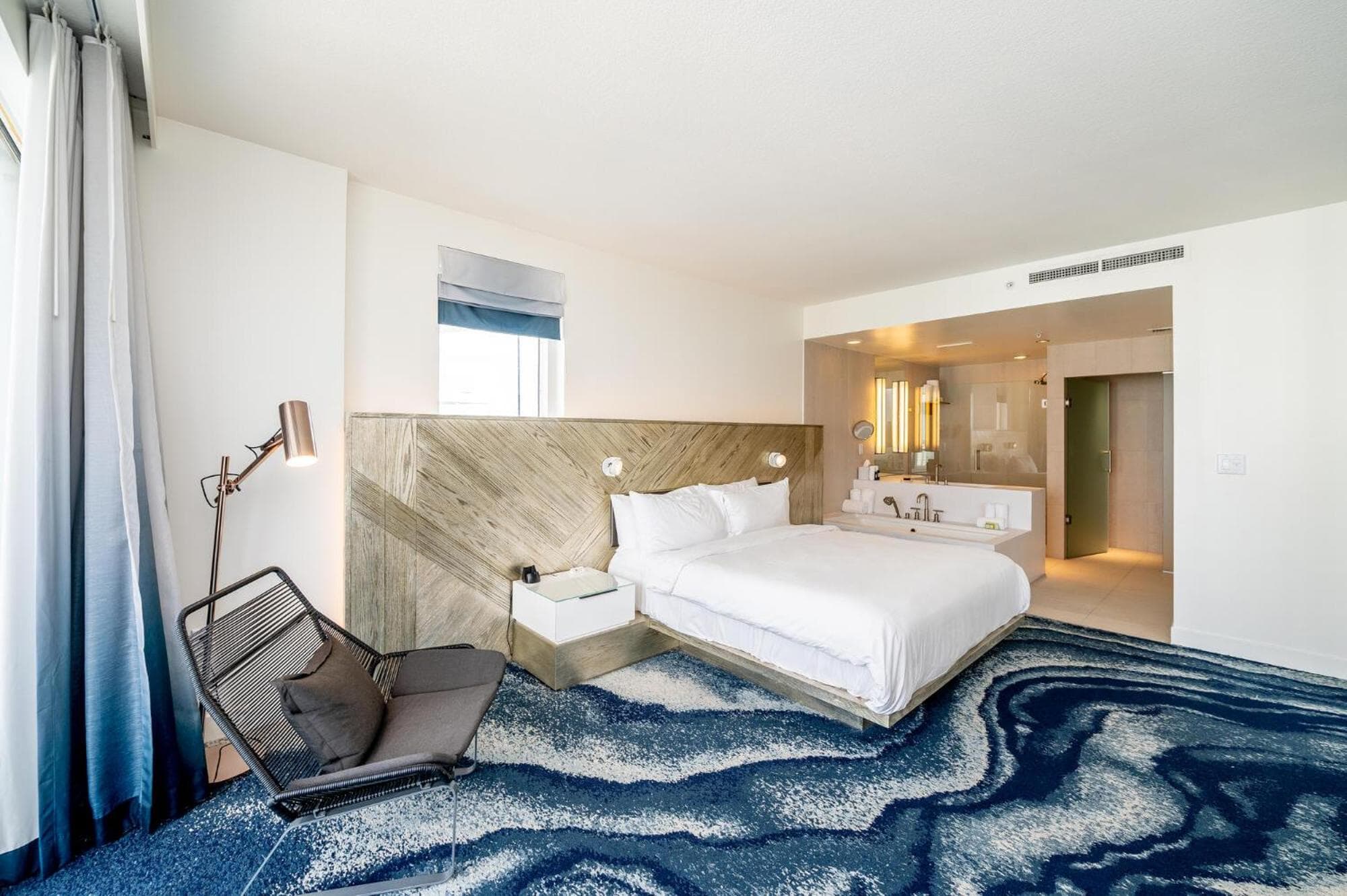 High Floor Luxury 2BR 2BA, Sleeps 6, Resort Access - Horizon by HomeStakes Stays — 16