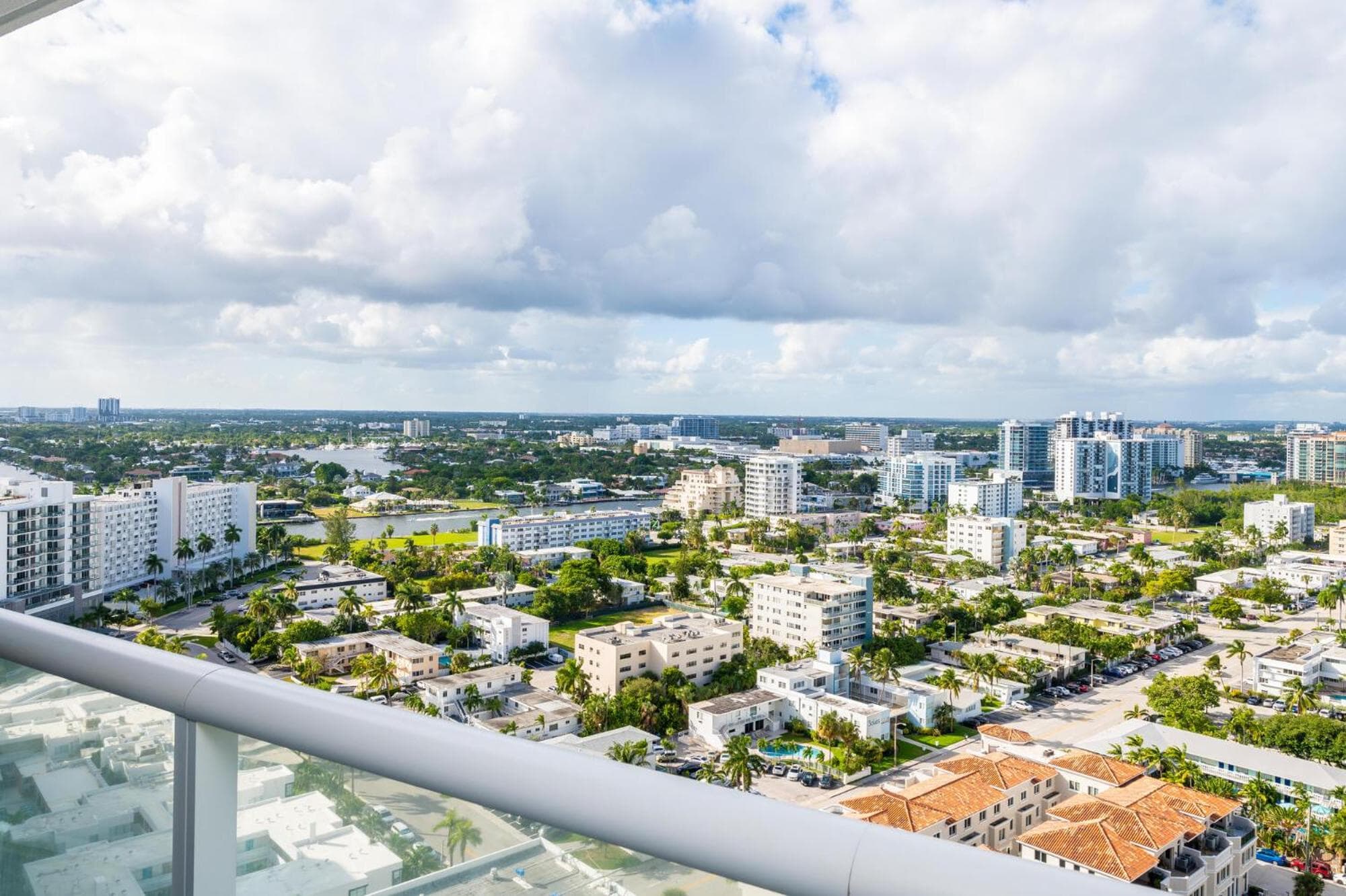 High Floor Luxury 2BR 2BA, Sleeps 6, Resort Access - Horizon by HomeStakes Stays — 17
