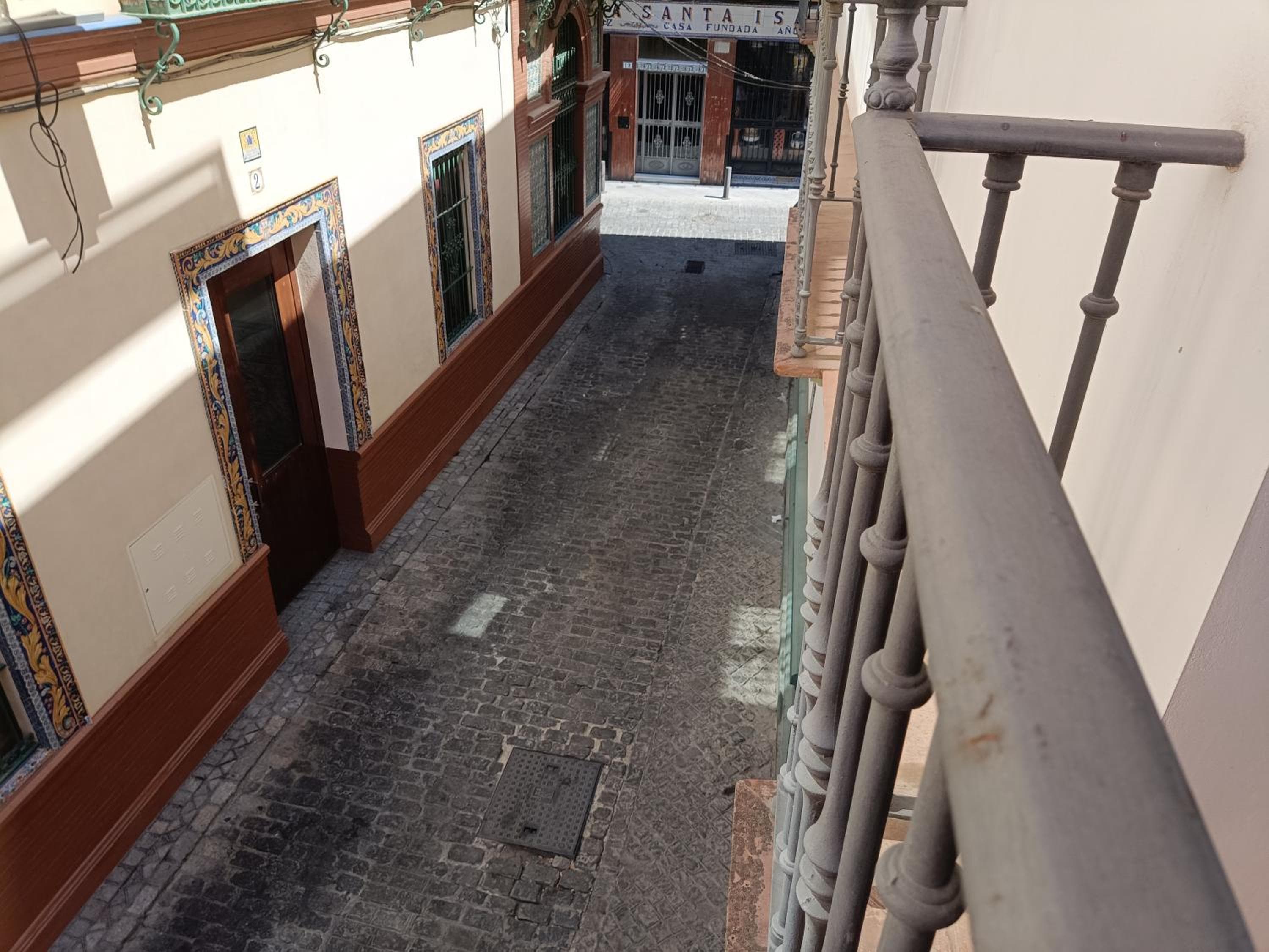 Apartamentos Luxury Puente de Triana — 2