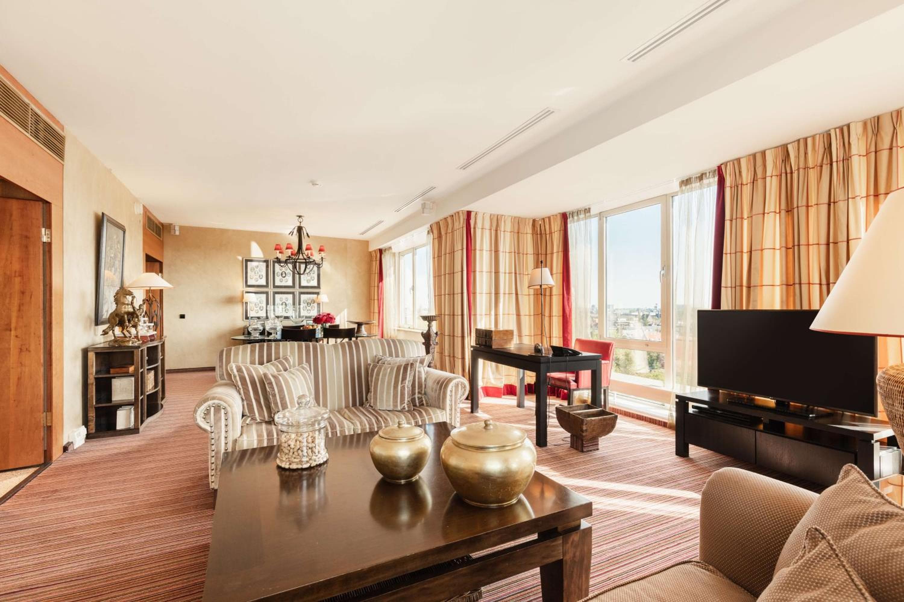 Hilton Amsterdam — 23