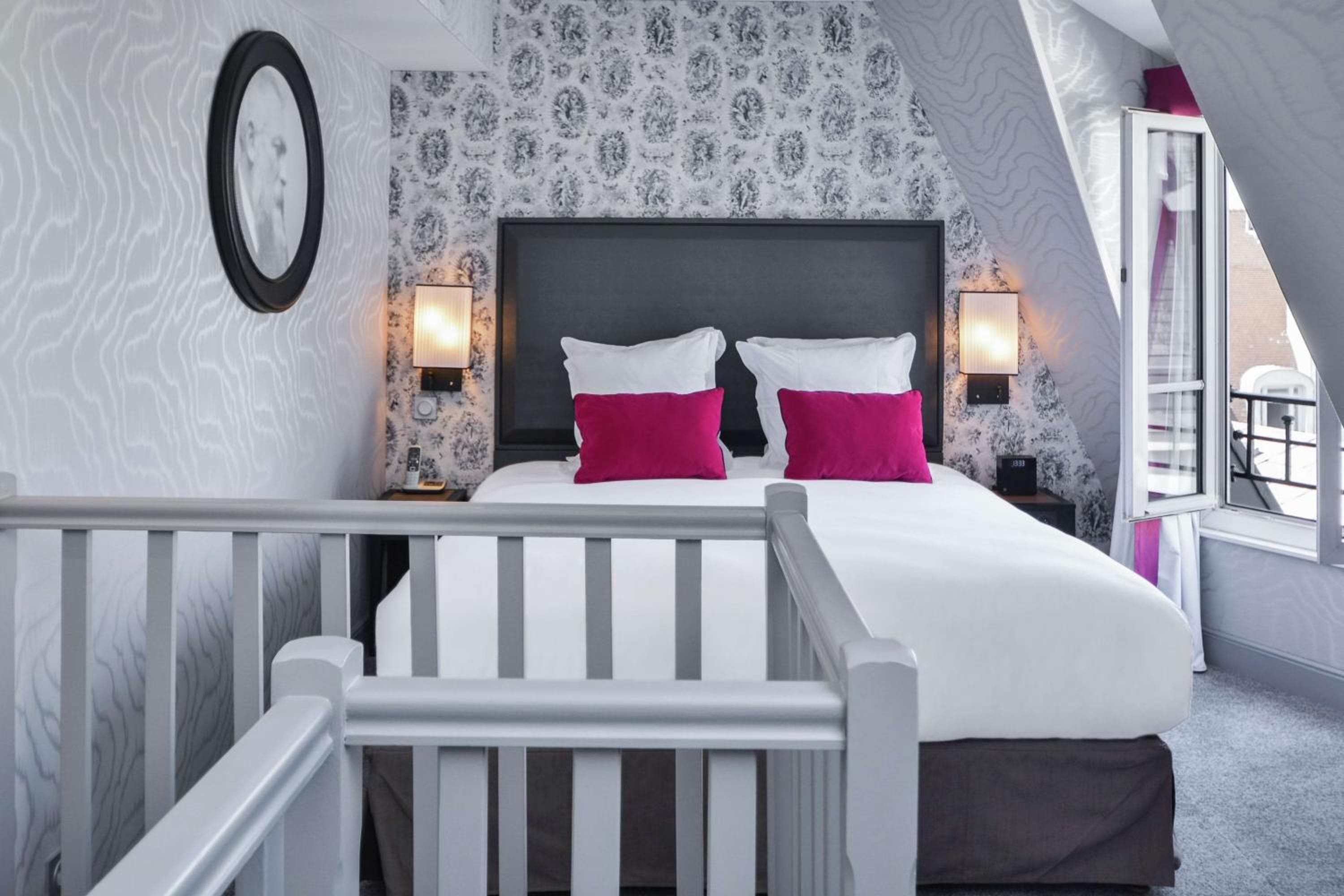 Maison Astor Paris, Curio Collection by Hilton — 10