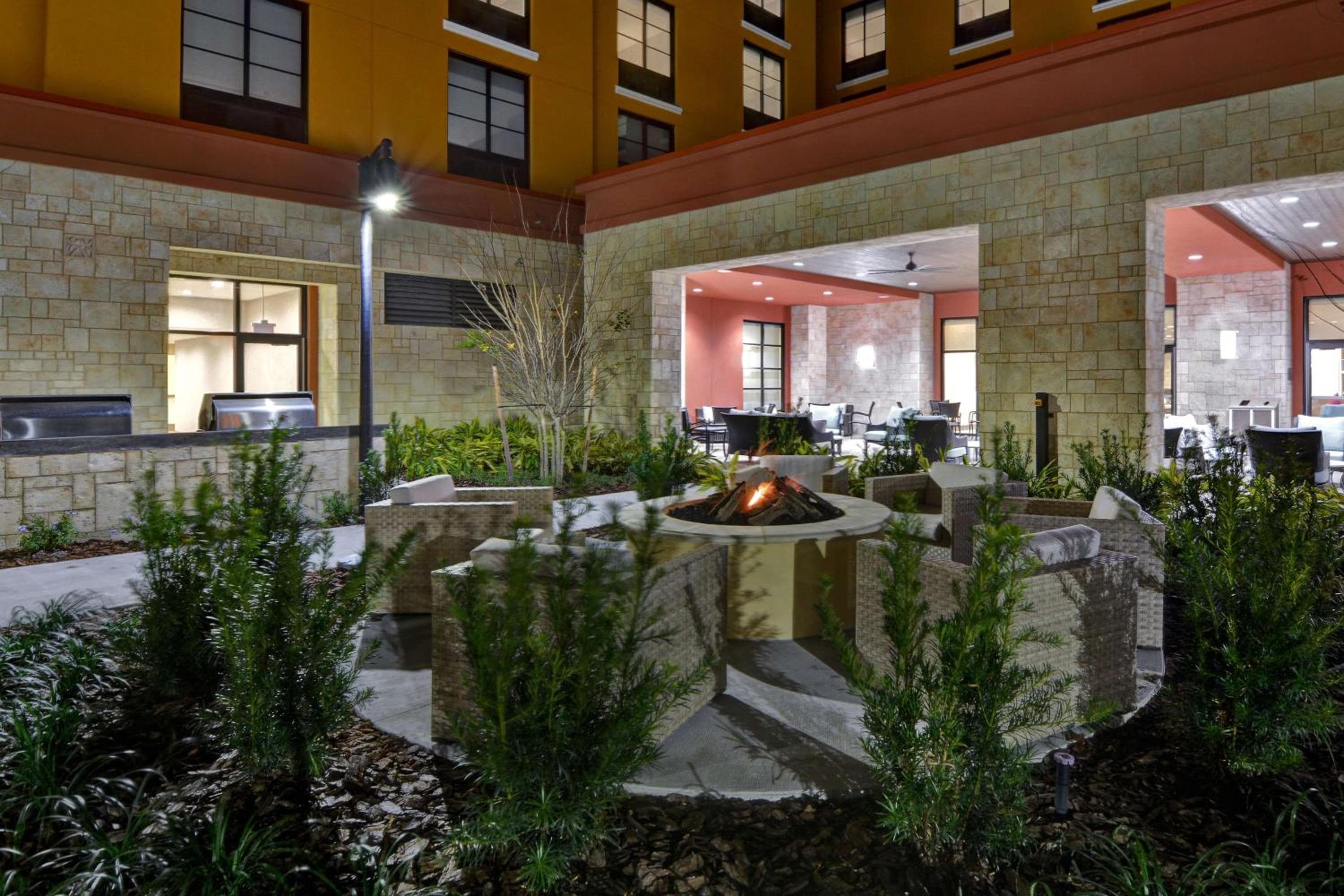Home2 Suites By Hilton Orlando Flamingo Crossings, Florida — 12