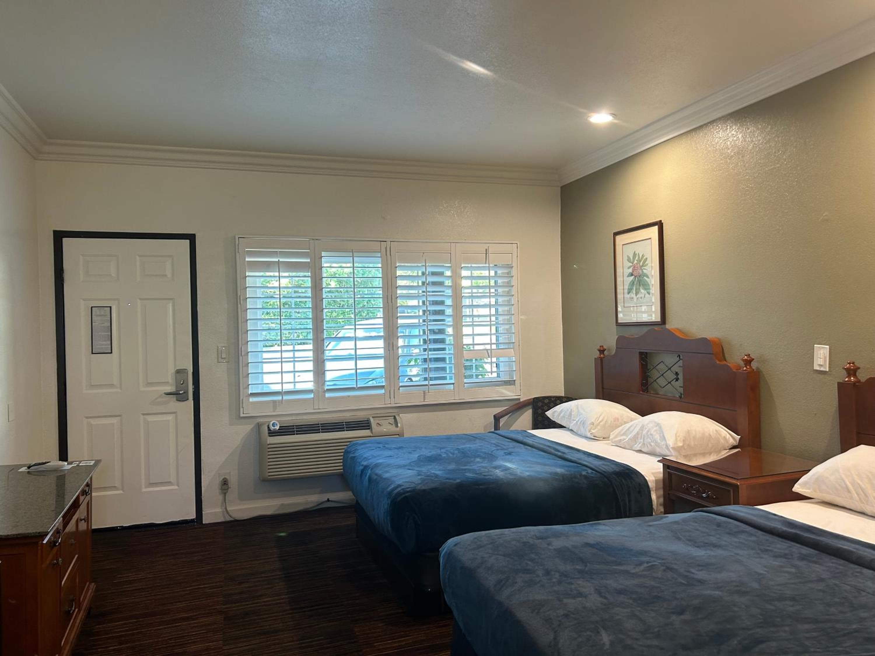 Welcome Inn — 8
