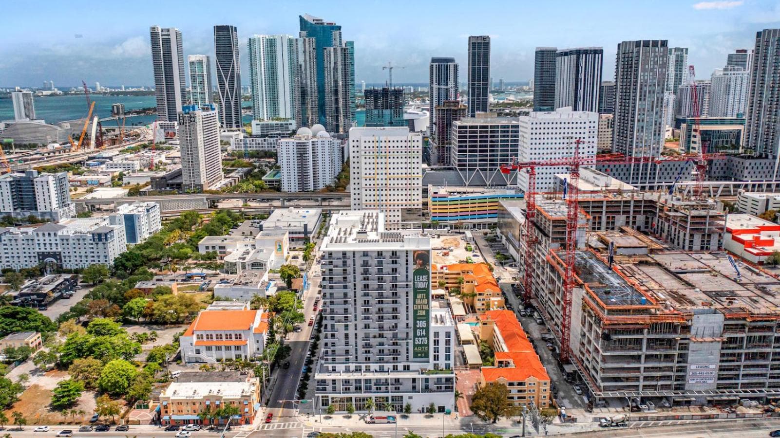 Modern Unit in Downtown Miami With Free Parking — 1