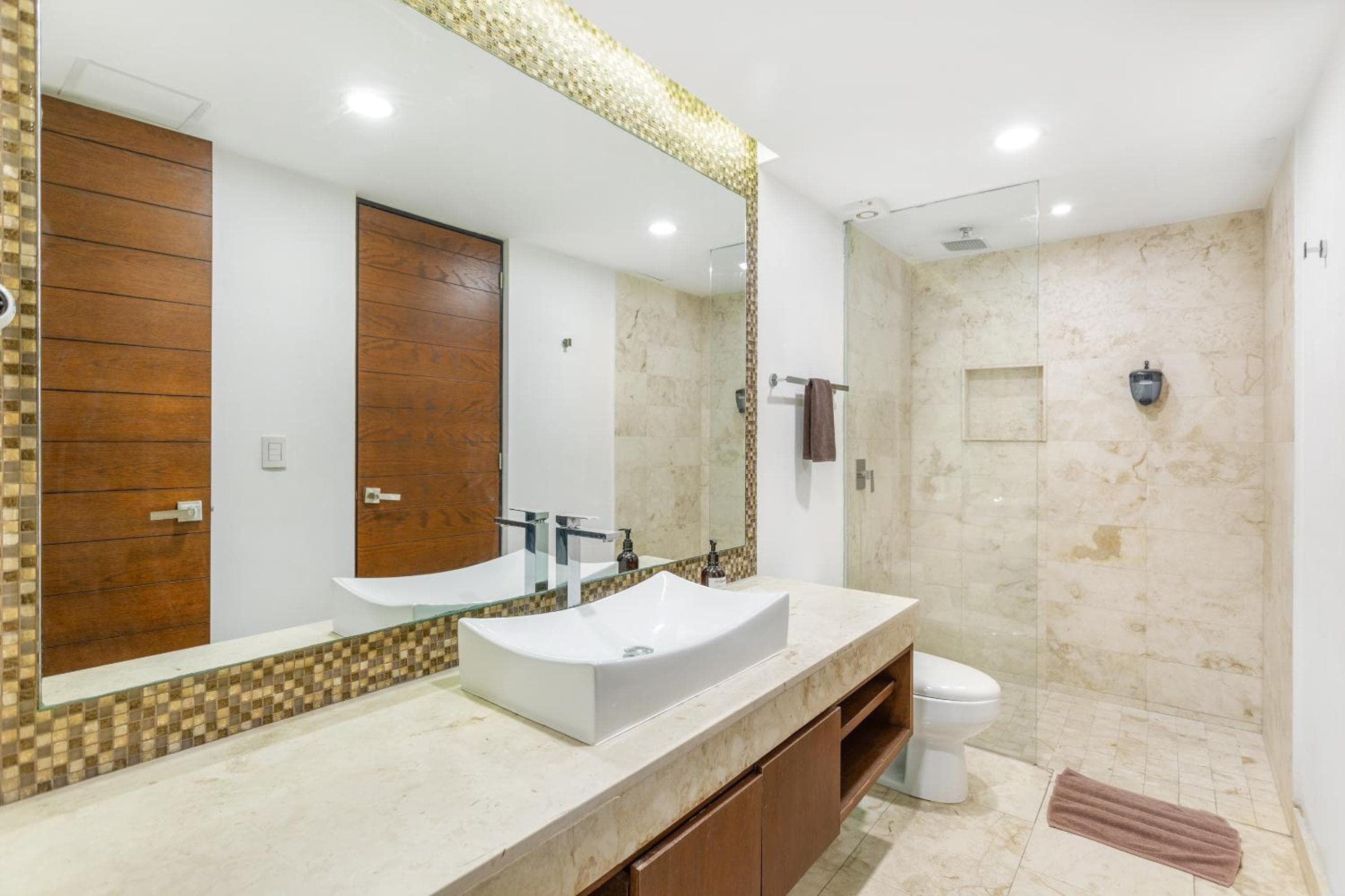 Anah Luxury Condos — 3