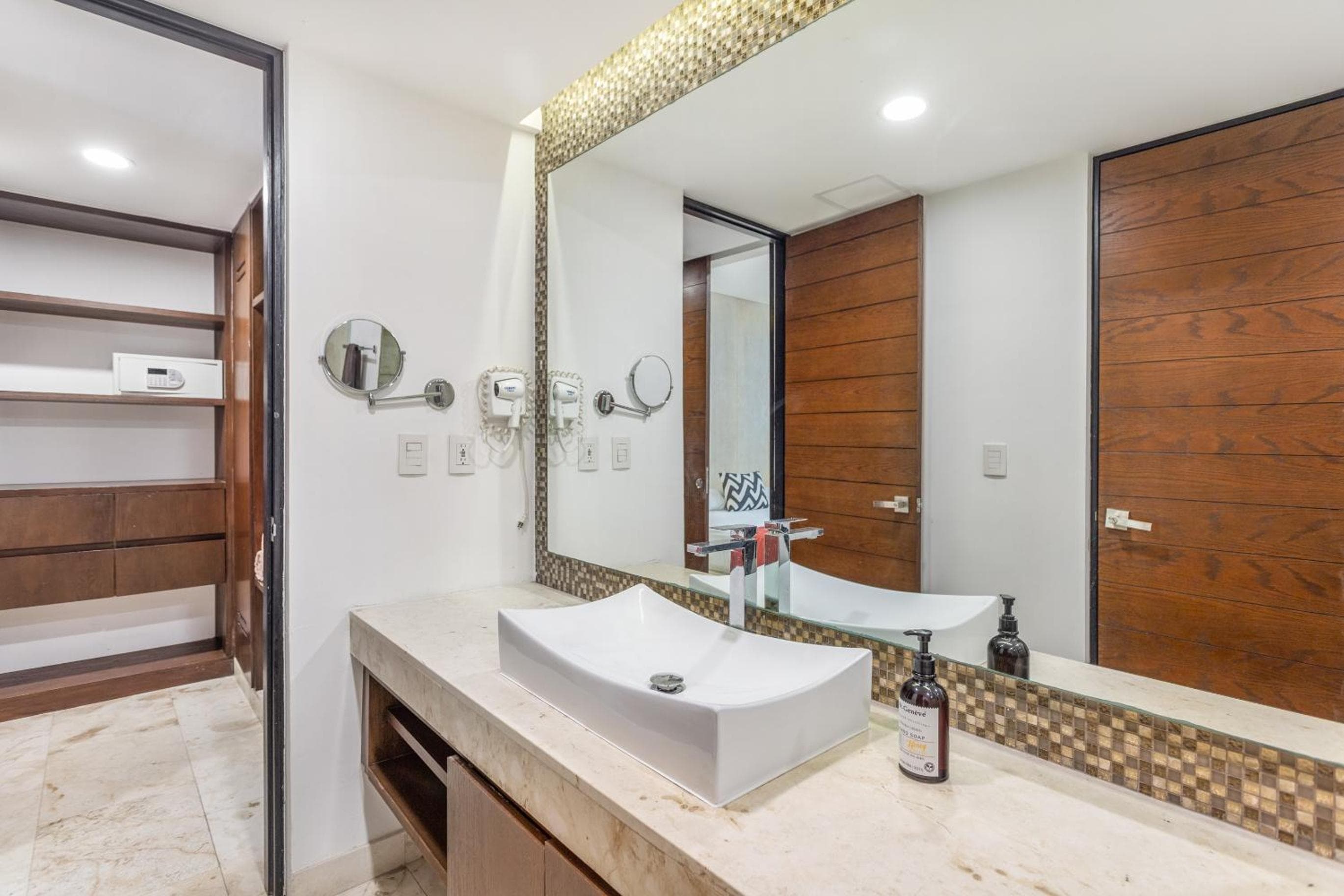 Anah Luxury Condos — 4