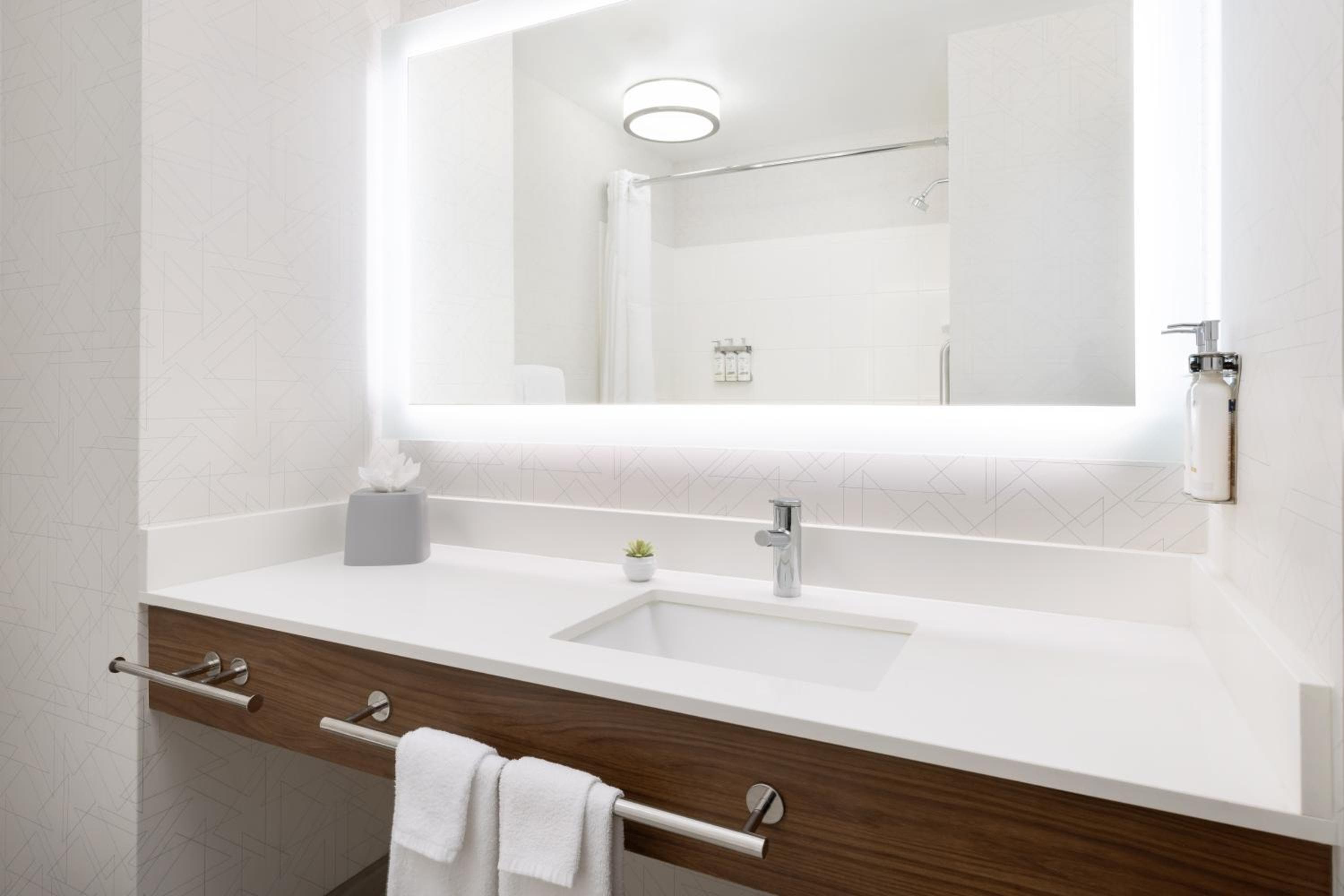 Holiday Inn Express Las Vegas Stadium Area by IHG — 13