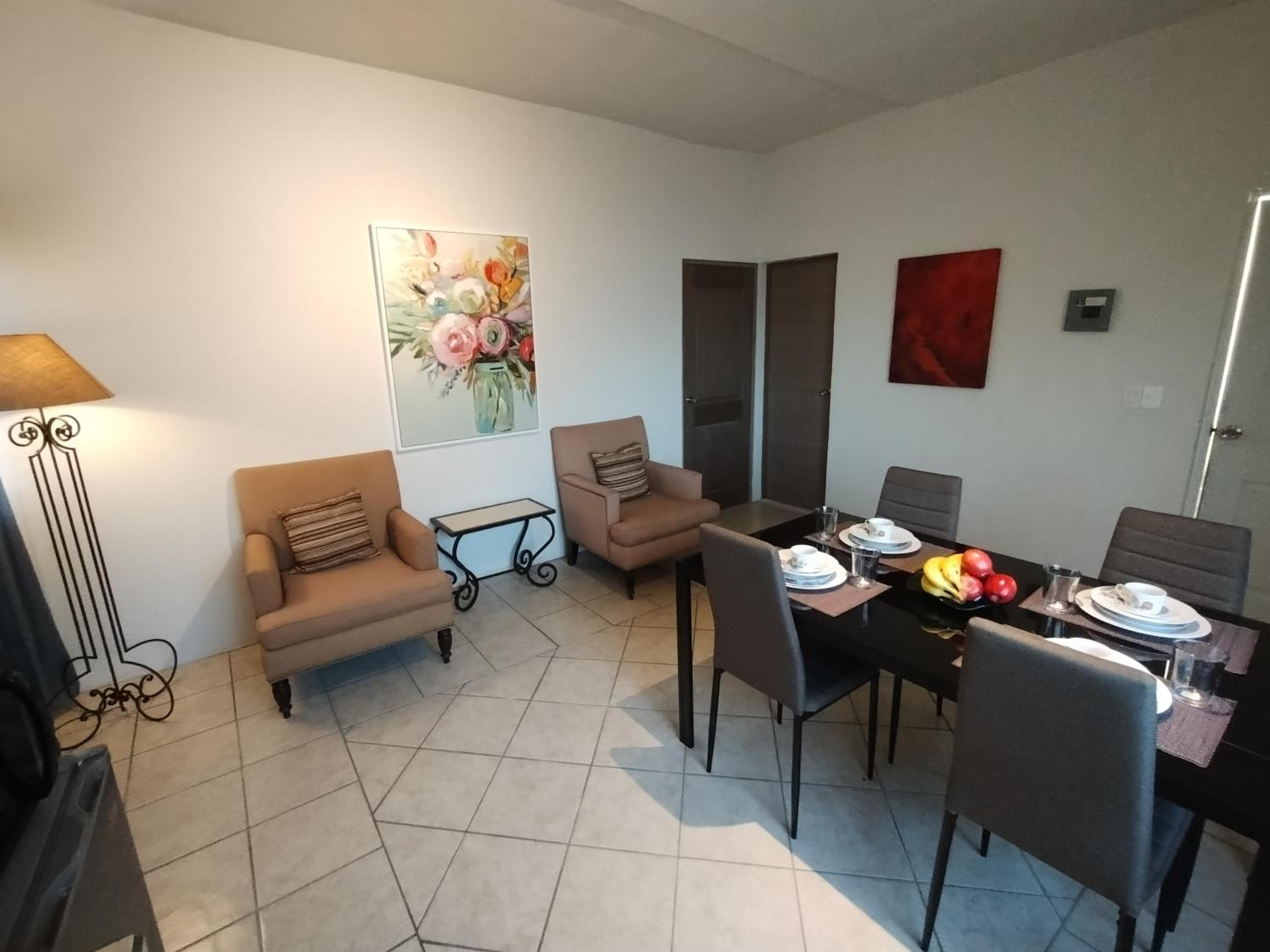 Tres Migueles, Departamento Alaain, Familienhotel, Komfort, in der Nähe des Yachthafens, touristisches Gebiet und Strand — 1