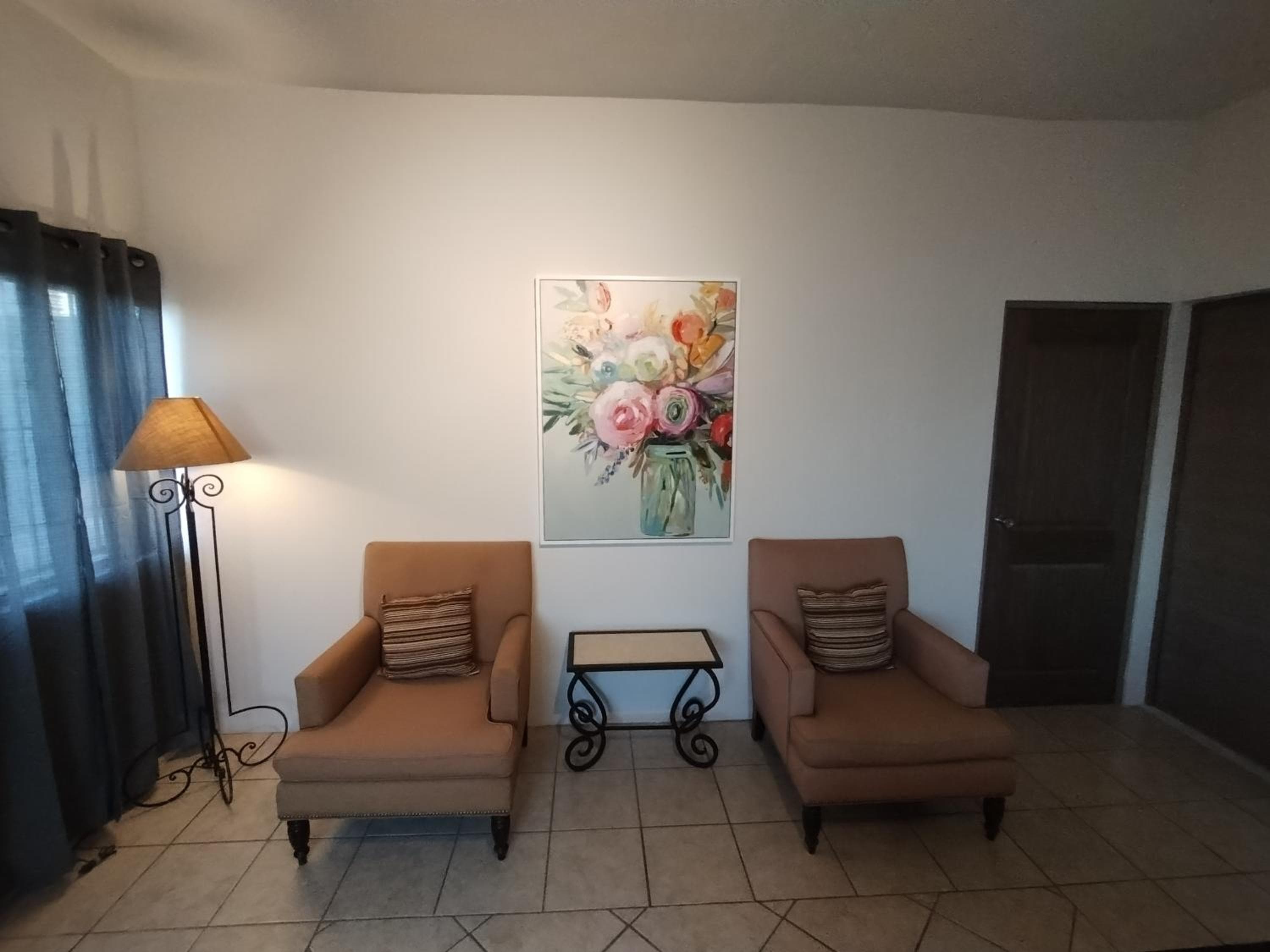 Tres Migueles, Departamento Alaain, Familienhotel, Komfort, in der Nähe des Yachthafens, touristisches Gebiet und Strand — 2