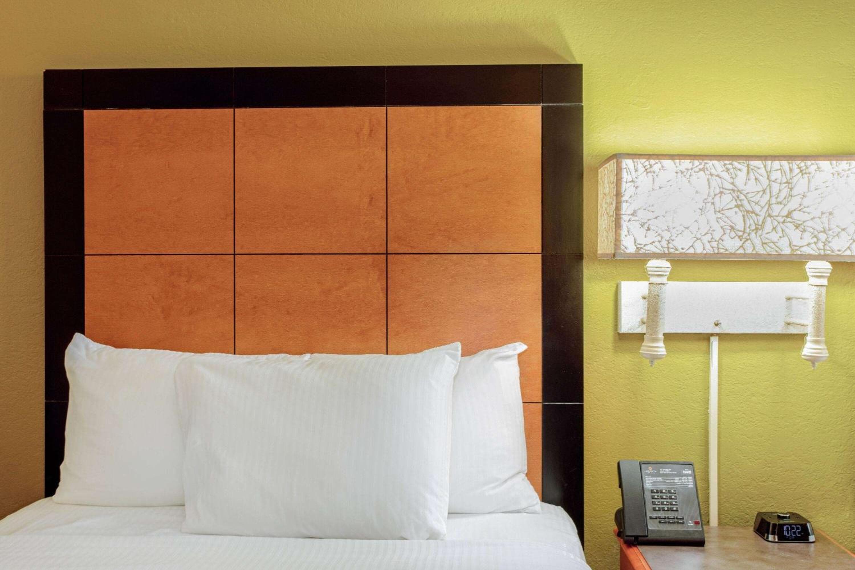 La Quinta Inn by Wyndham Orlando Airport West — 8