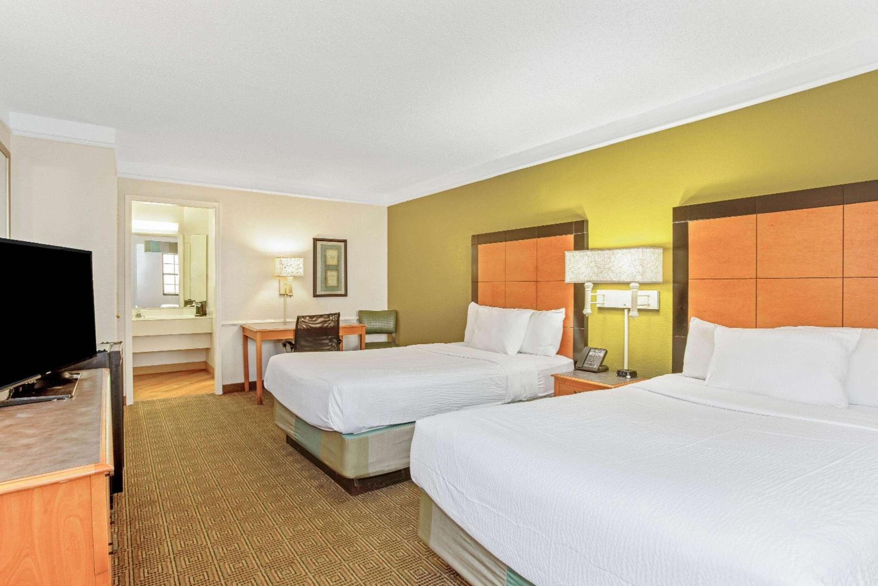La Quinta Inn by Wyndham Orlando Airport West — 10