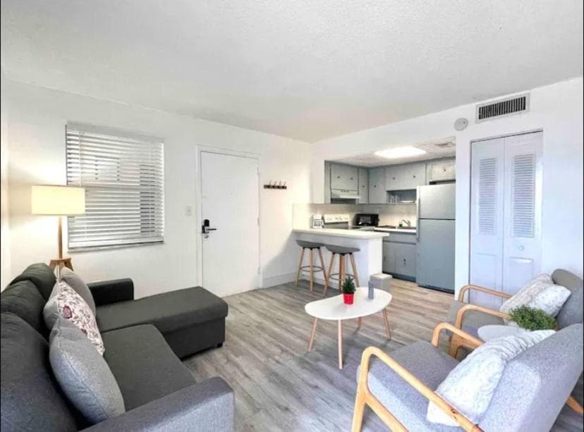 EcoStays Apartment Near Miami Airport - 303 — 12