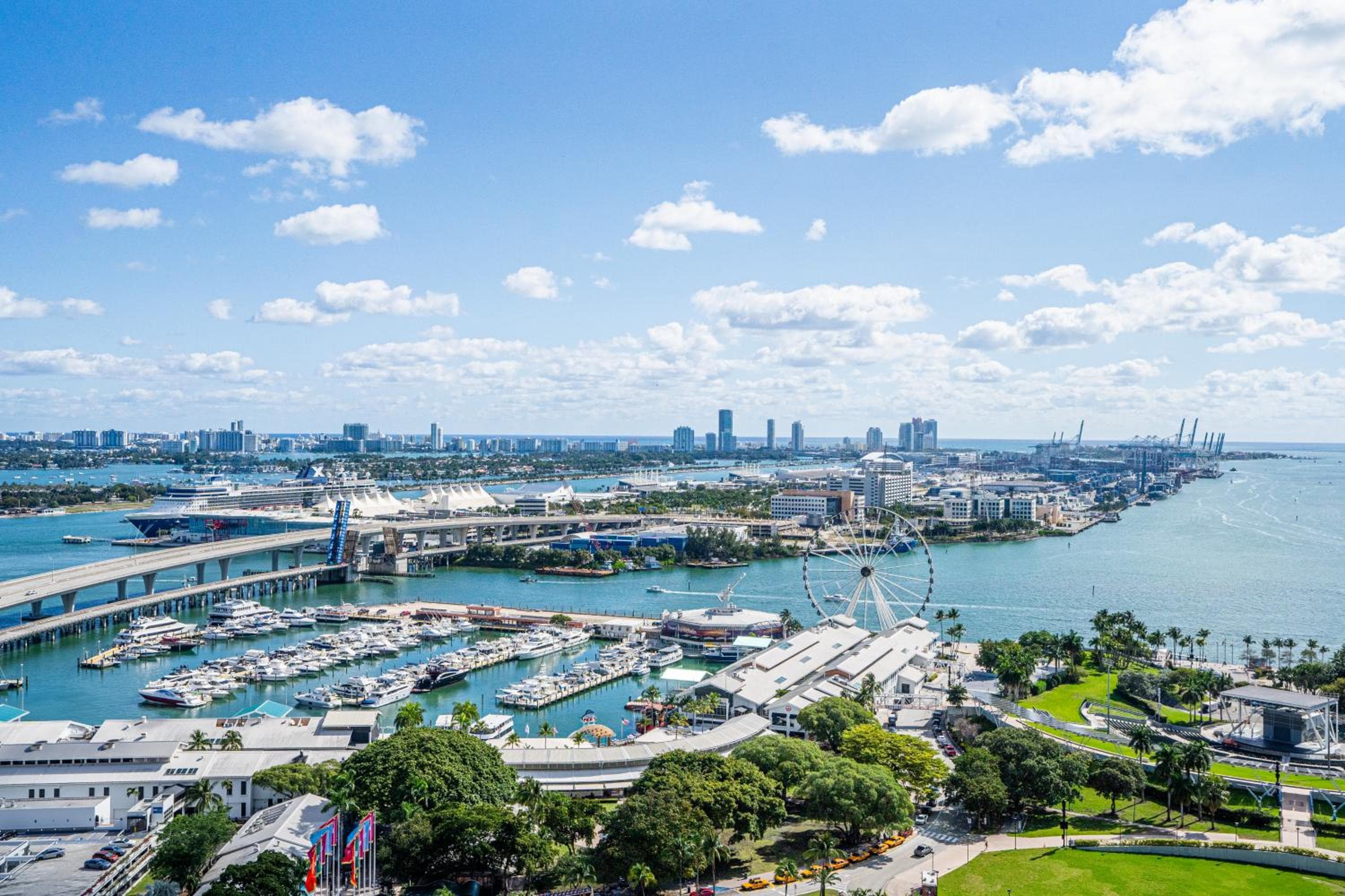 Devereaux Miami Luxury One-Bedroom and Studios — 22