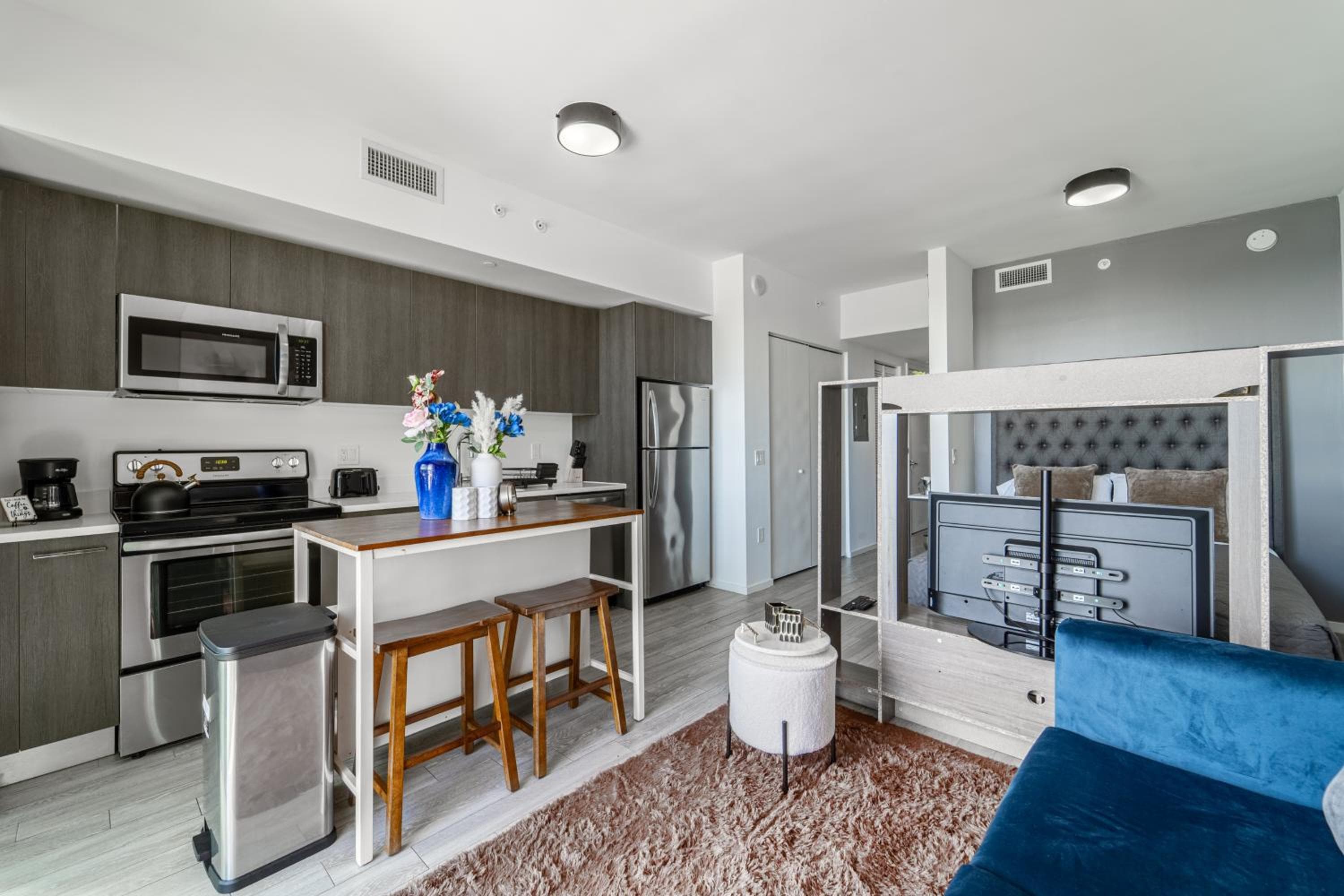 Devereaux Miami Luxury One-Bedroom and Studios — 20