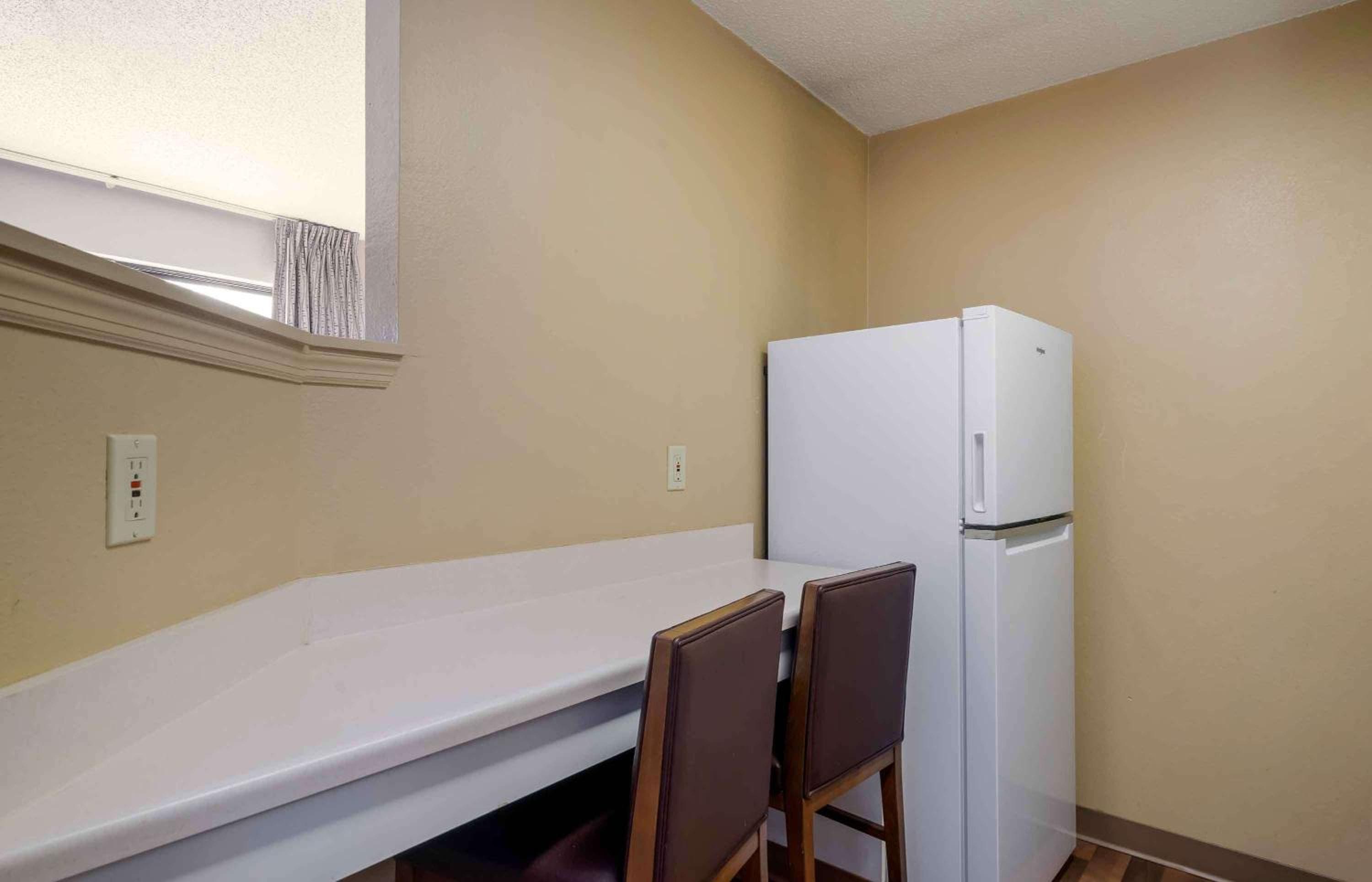 Extended Stay America Select Suites Tampa Airport Memorial Hwy — 18