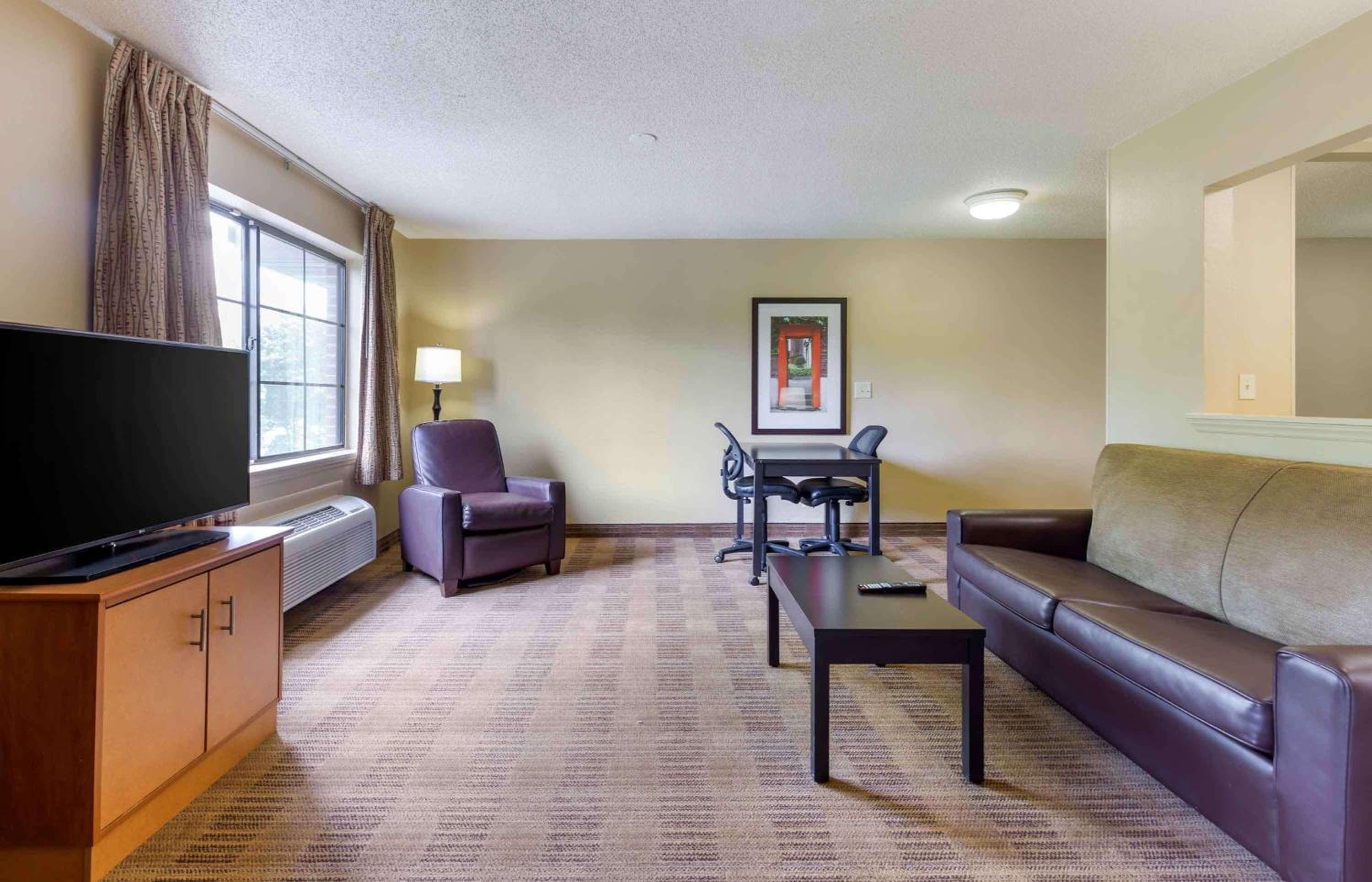 Extended Stay America Select Suites Tampa Airport Memorial Hwy — 25