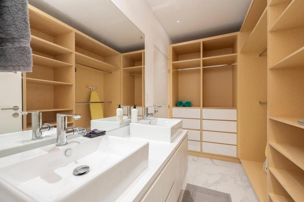 New 3BR condo with exceptional location with pool — 29