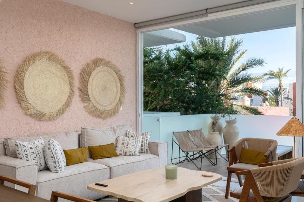 New 3BR condo with exceptional location with pool — 11