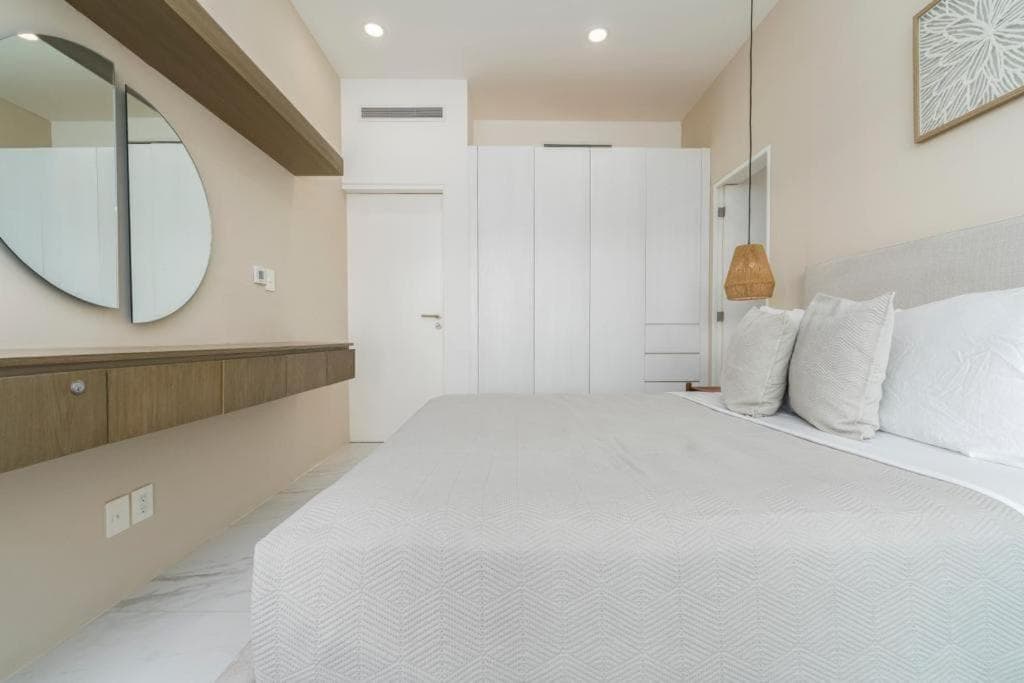 New 3BR condo with exceptional location with pool — 5