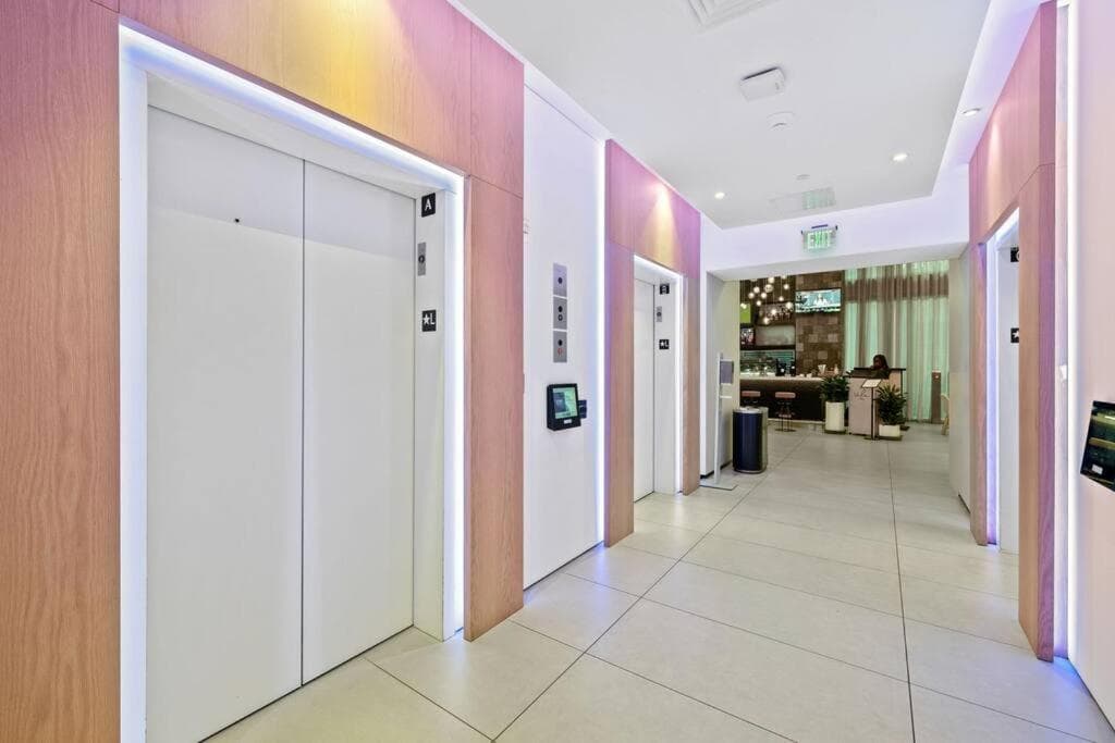 Downtown Miami Yotel 1 Bedroom — 3