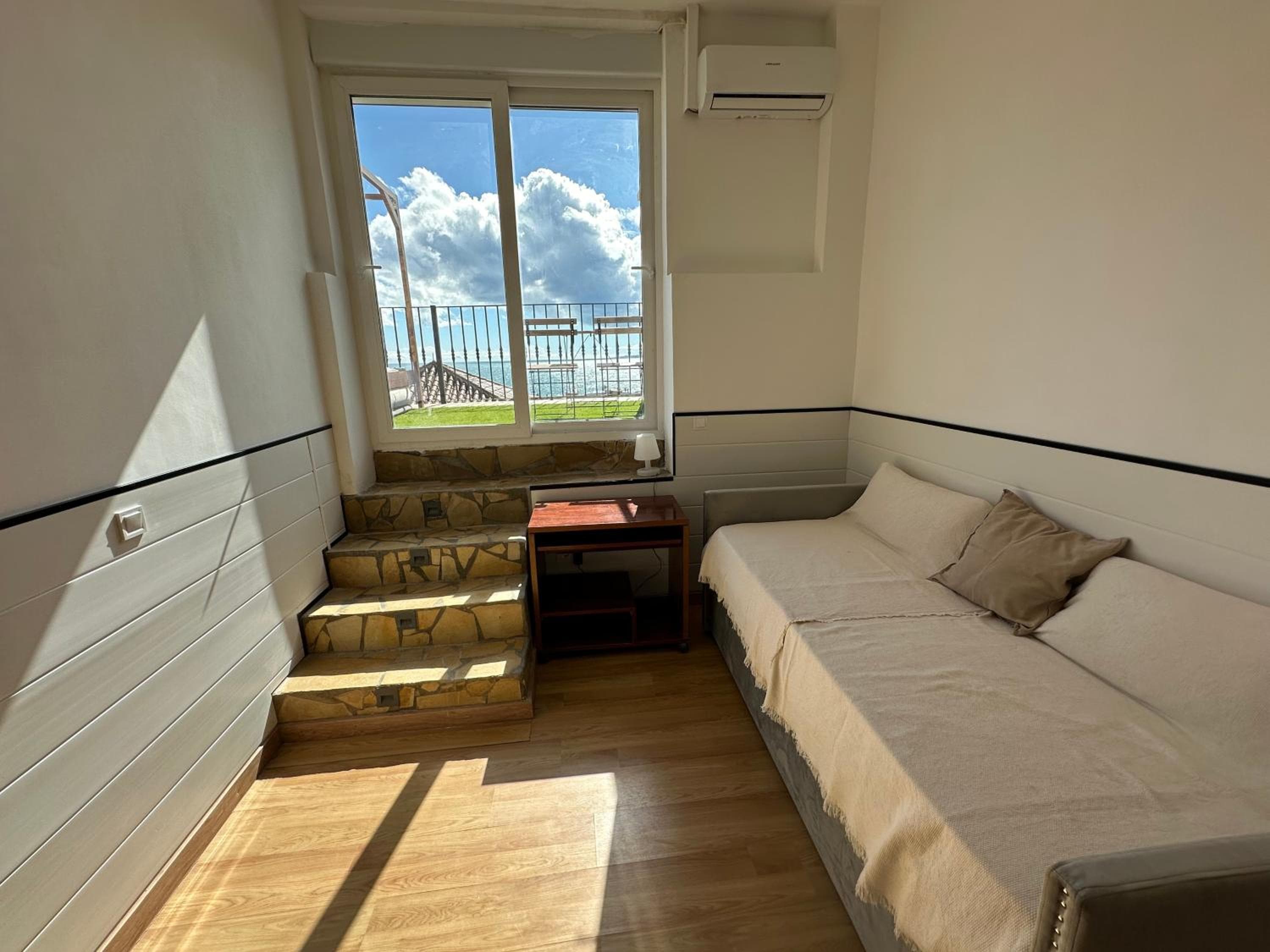 Rooms in Seafront Villa — 3