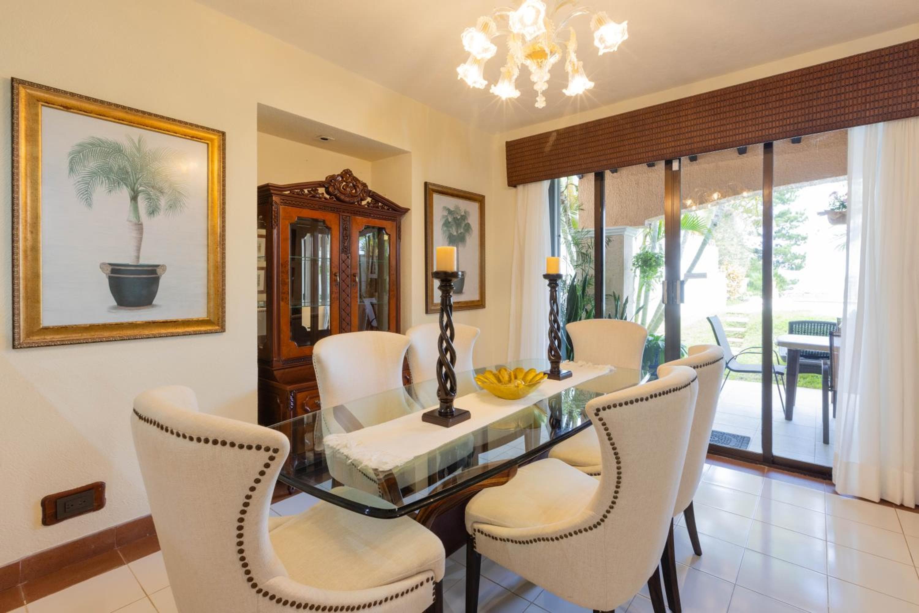 Magnifica Villa Palmeras luxurious 4 Br 6 Bds 4 Ba private pool lagoon front super fast Wifi — 10