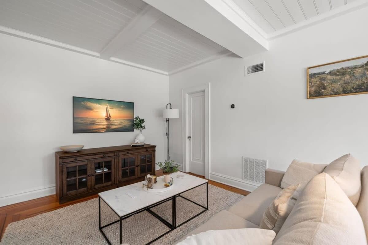 The Adaline Room #8 - Beautiful Hyde Park Apt, 2nd Floor, Steps to Bayshore — 4