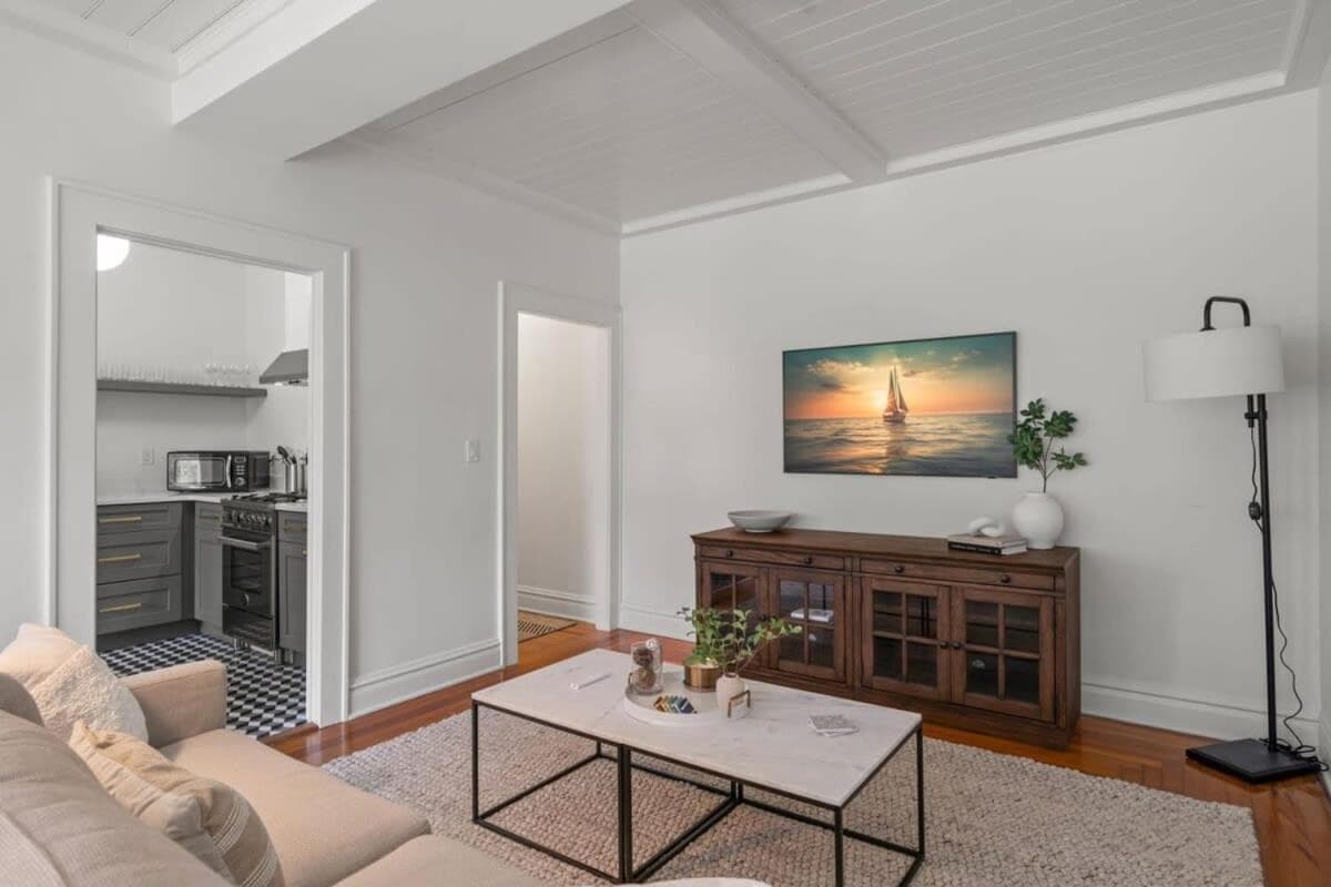 The Adaline Room #8 - Beautiful Hyde Park Apt, 2nd Floor, Steps to Bayshore — 5