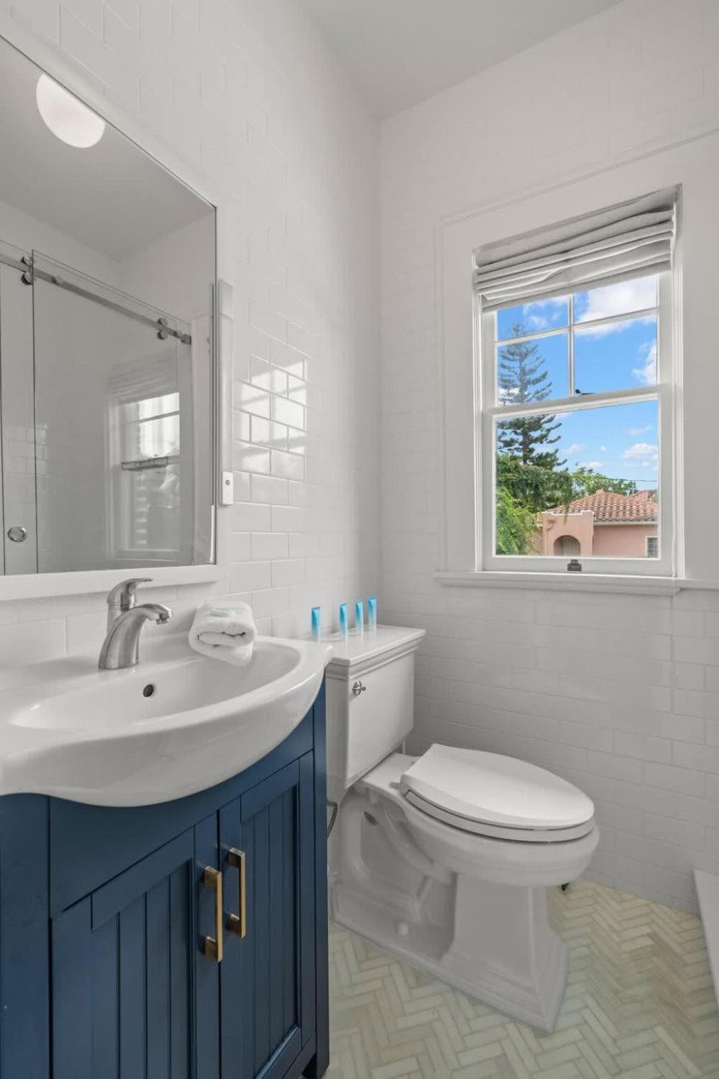 The Adaline Room #8 - Beautiful Hyde Park Apt, 2nd Floor, Steps to Bayshore — 20