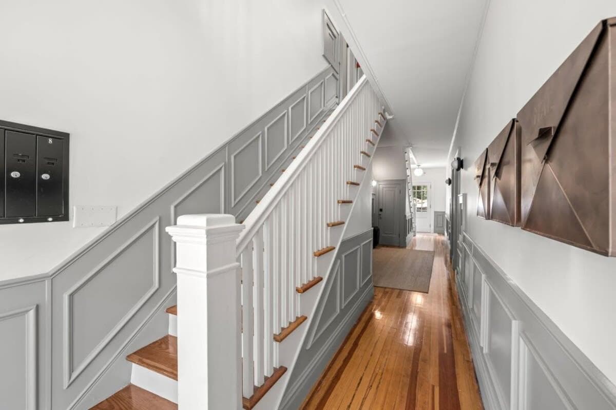 The Adaline Room #8 - Beautiful Hyde Park Apt, 2nd Floor, Steps to Bayshore — 24