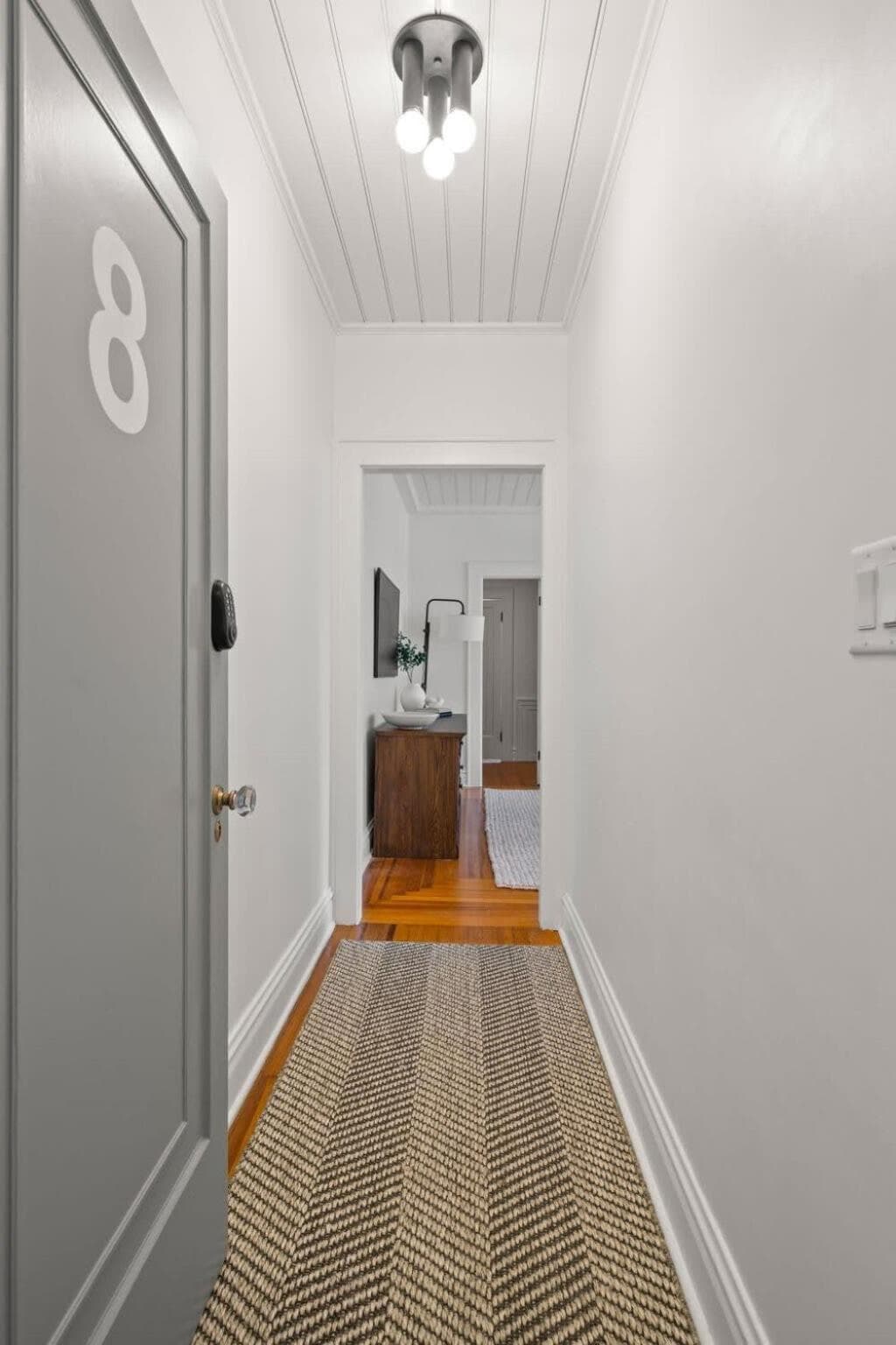 The Adaline Room #8 - Beautiful Hyde Park Apt, 2nd Floor, Steps to Bayshore — 23