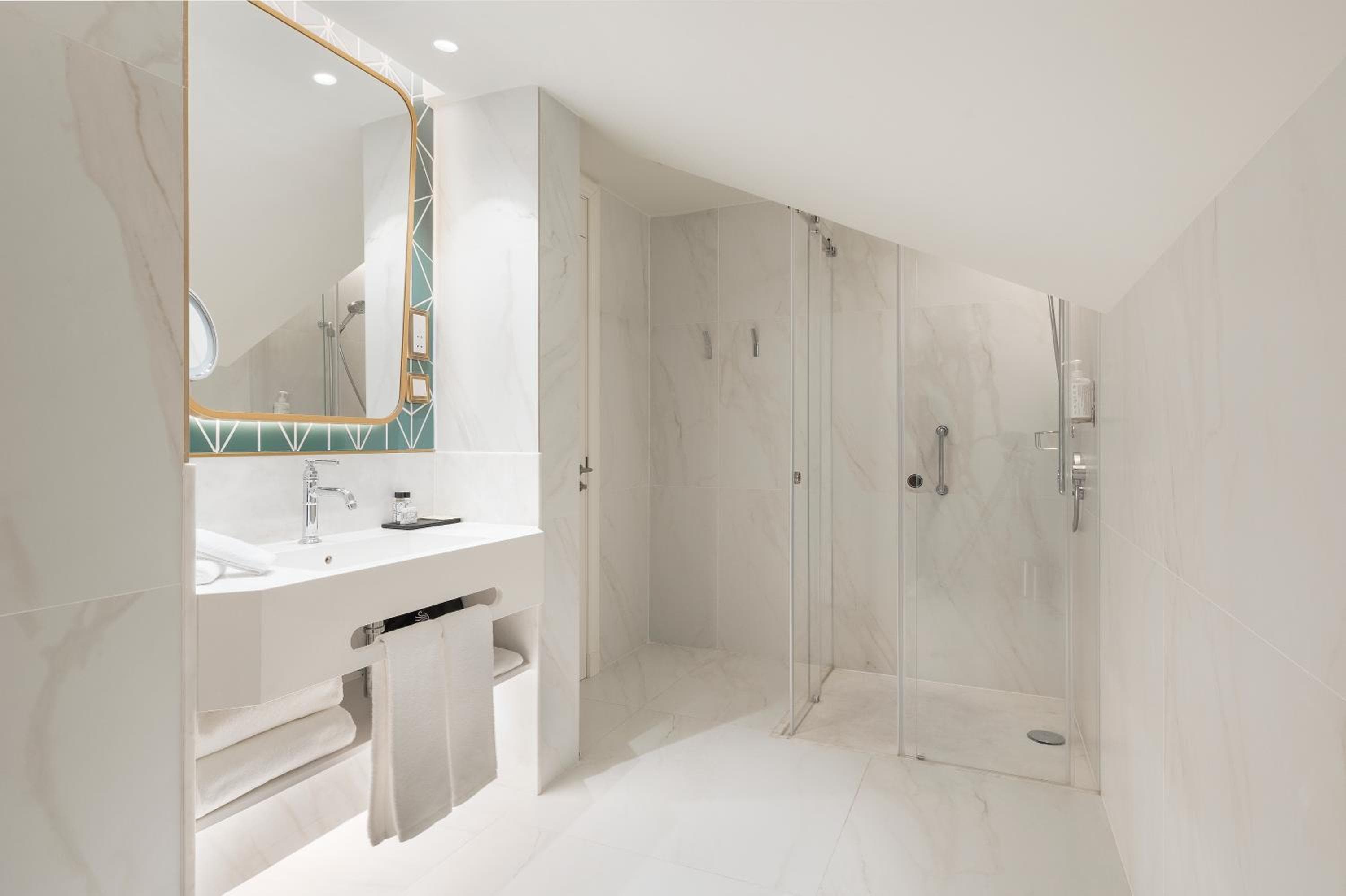 The Emerald House Lisbon - Curio Collection By Hilton — 12