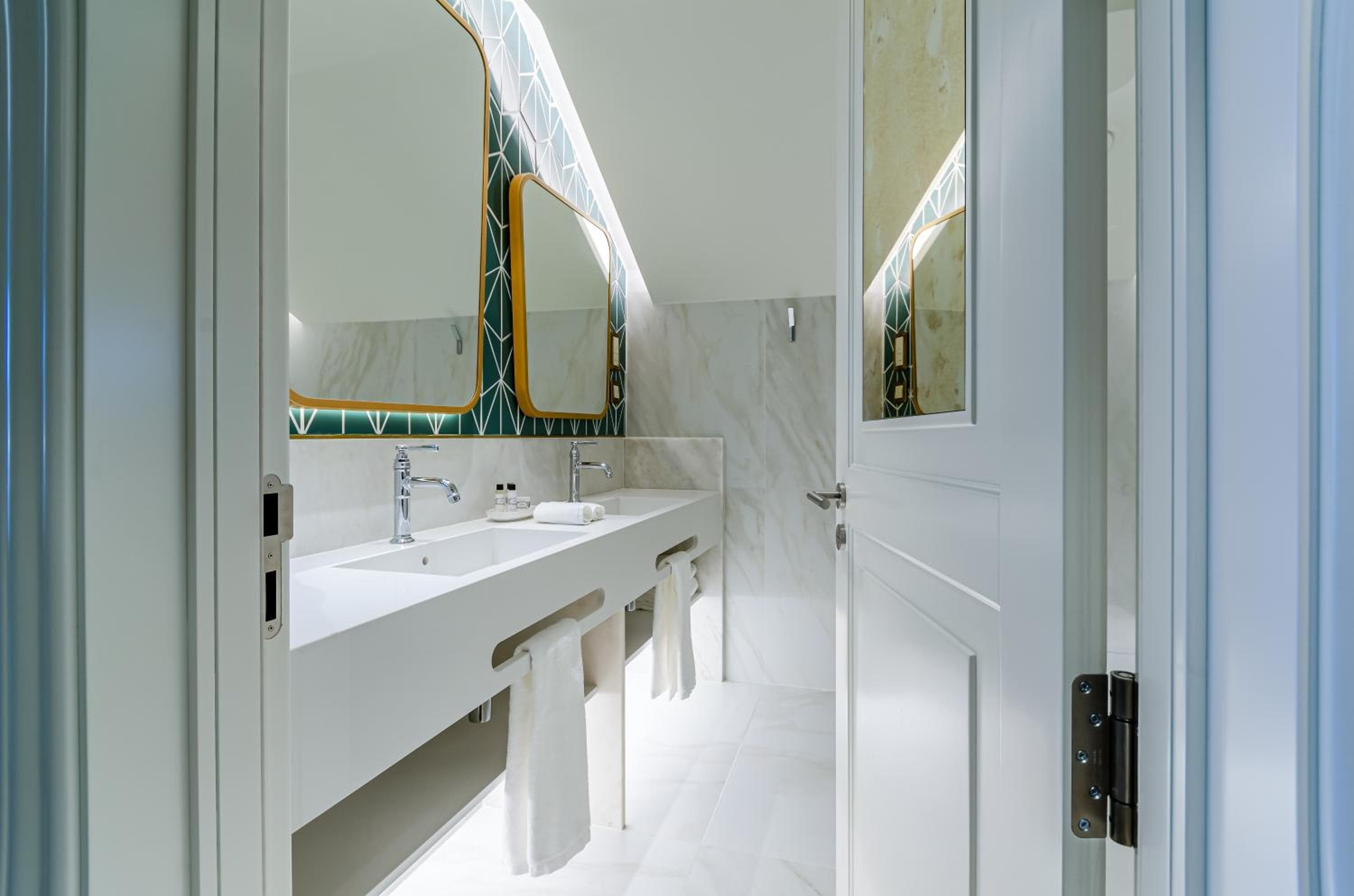 The Emerald House Lisbon - Curio Collection By Hilton — 13