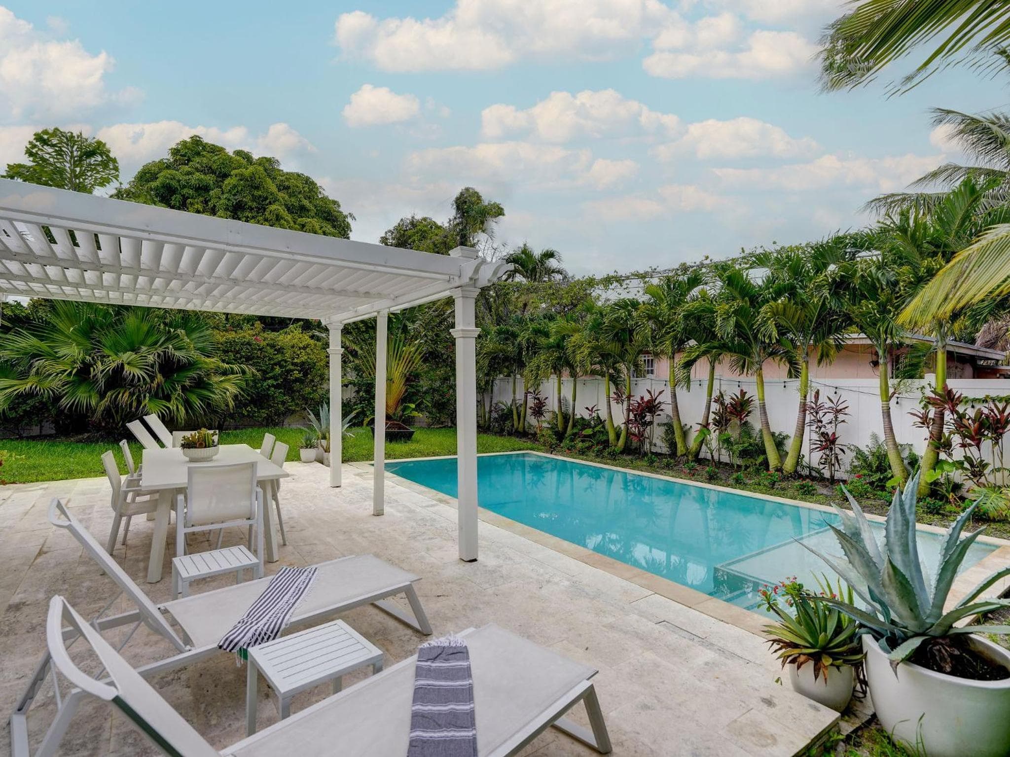 Luxury Miami Casa Bonita with Tropical Pool Oasis — 4