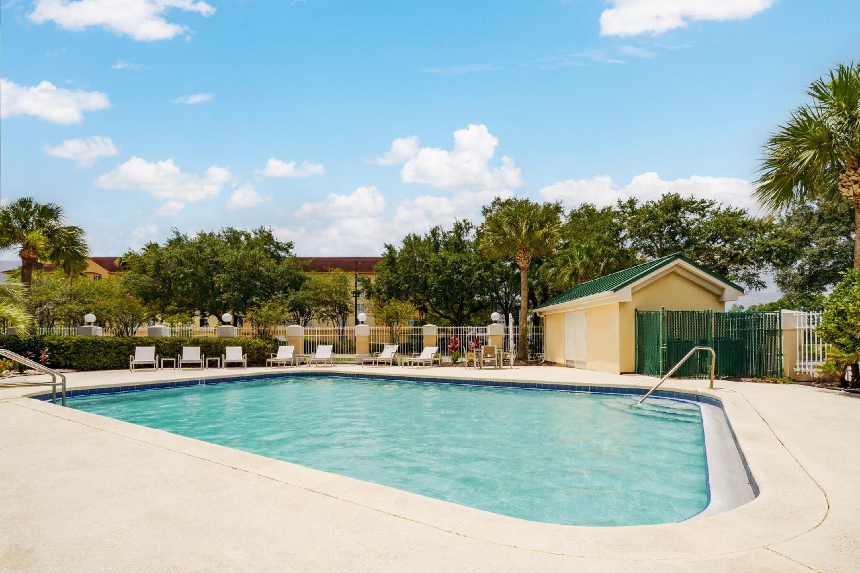 Country Inn & Suites by Radisson, Orlando Airport, FL — 3