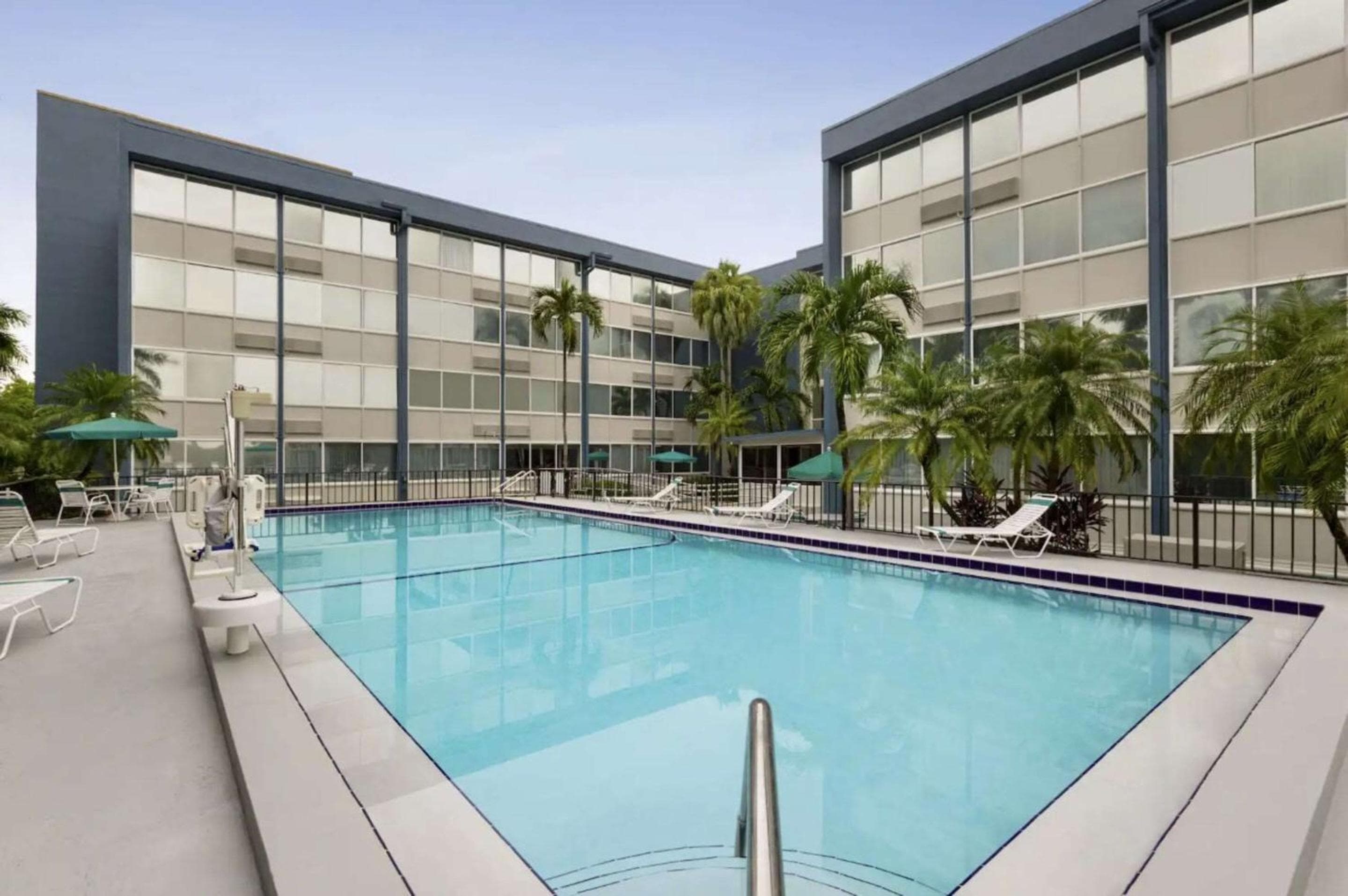 Days Inn presso il Wyndham Miami International Airport — 9