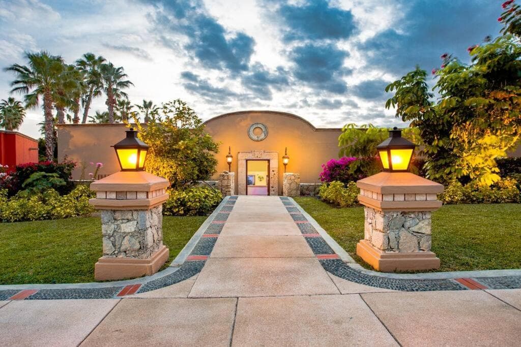 LA ROCA 8 min WALKING DISTANCE TO THE BEACH — 25